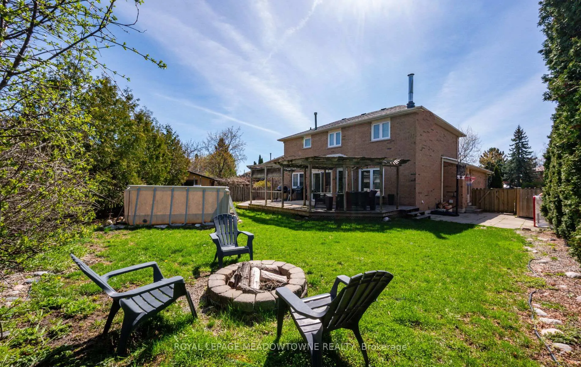 Photo 2 of 16 Cox Crescent, Brampton, Northwood Park — HOMEH