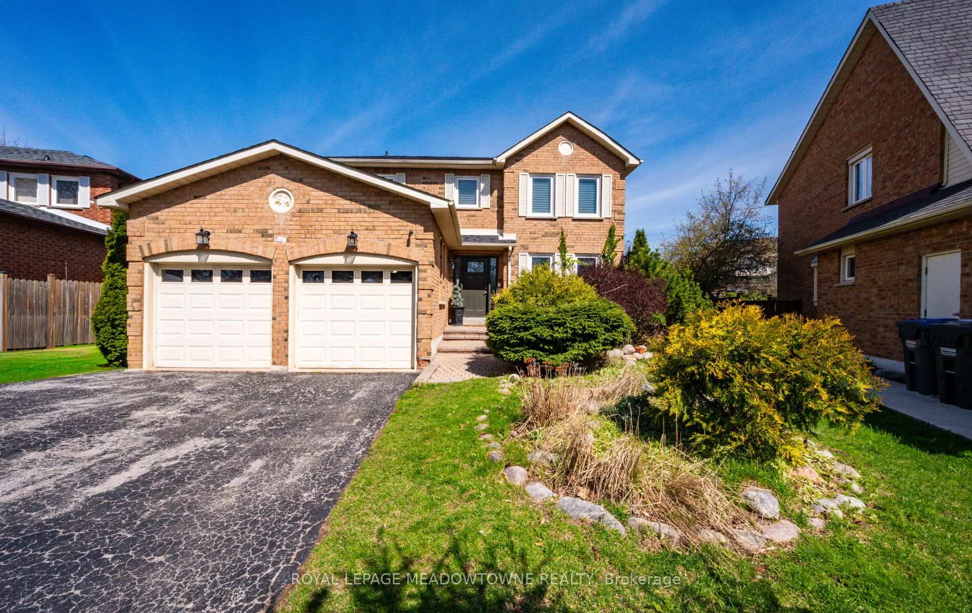Photo 3 of 16 Cox Crescent, Brampton, Northwood Park — HOMEH