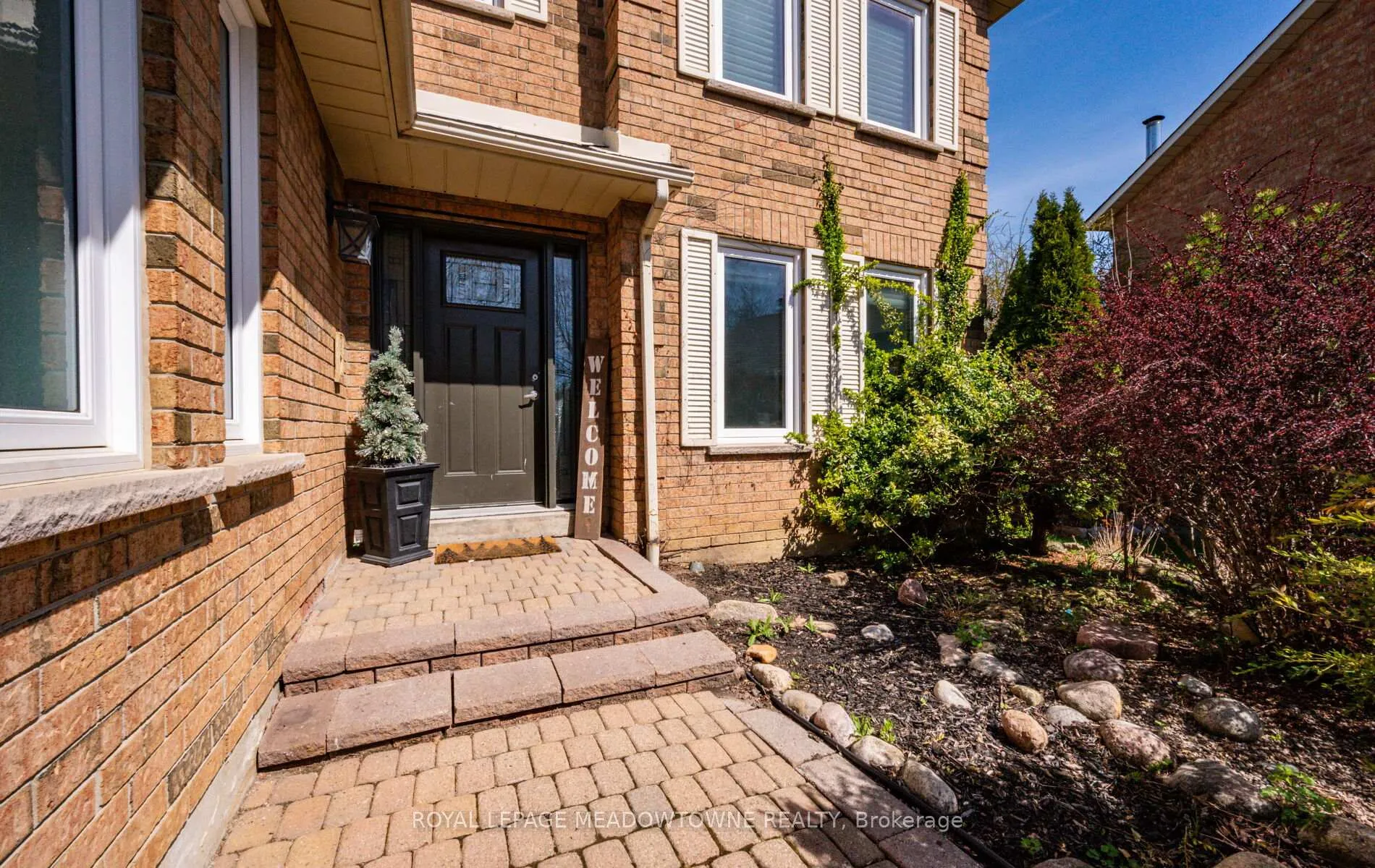 Photo 4 of 16 Cox Crescent, Brampton, Northwood Park — HOMEH