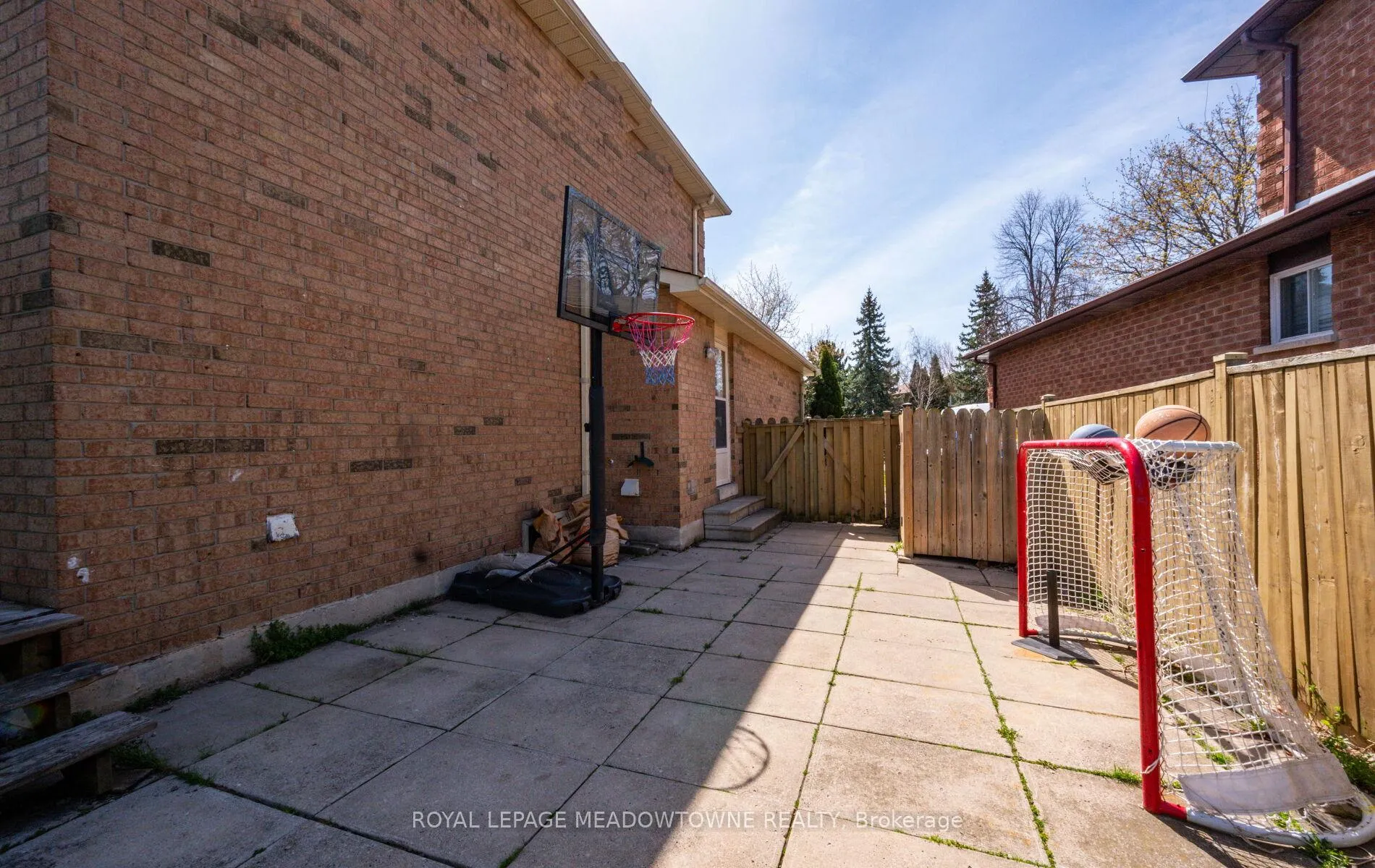 Photo 33 of 16 Cox Crescent, Brampton, Northwood Park — HOMEH