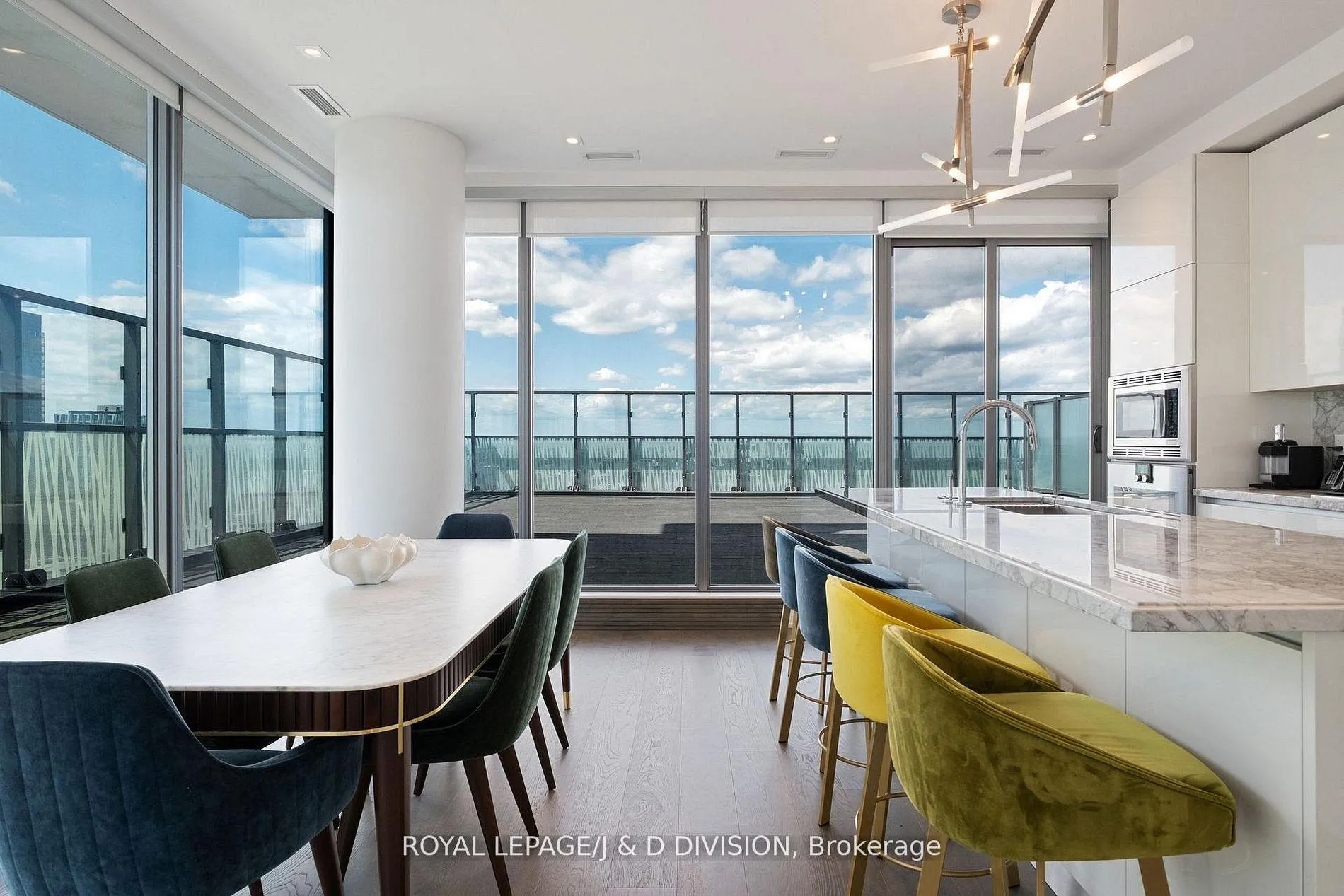 Photo 7 of Unit PH 5502, 50 Charles Street E, Toronto, Church-Yonge Corridor — HOMEH