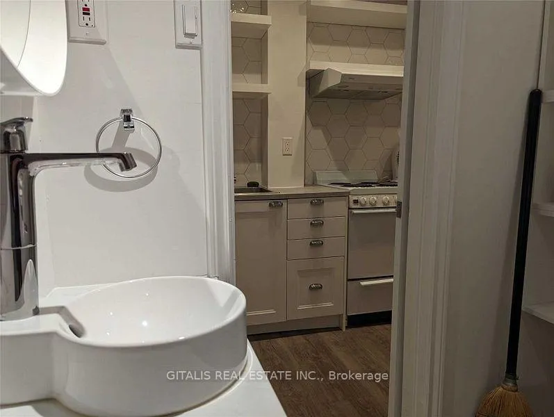 Photo 5 of Unit 6, 396 Brunswick Avenue, Toronto, The Annex — HOMEH