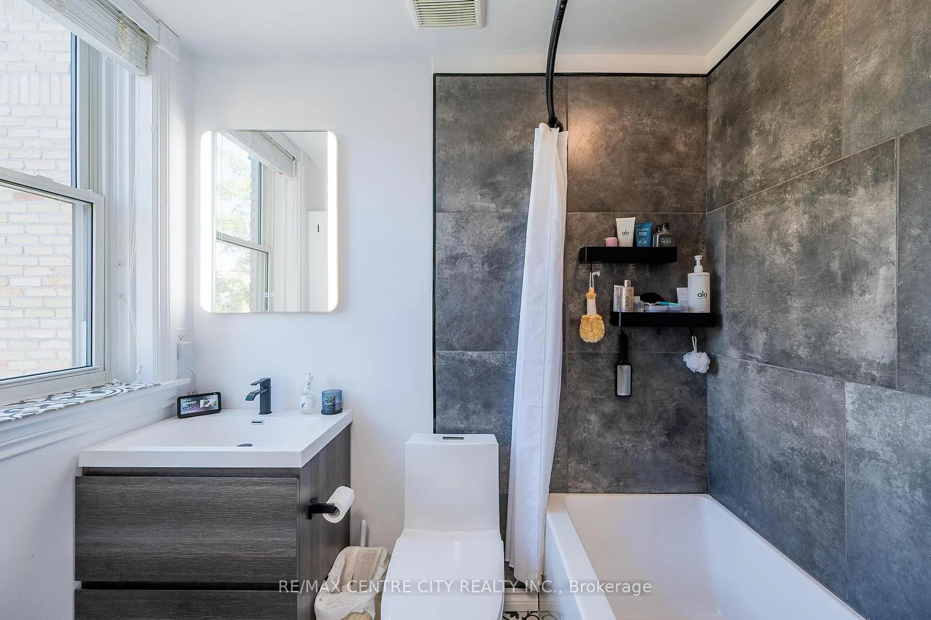 Photo 44 of Unit 401, 280 Queens Avenue S, London, East F — HOMEH