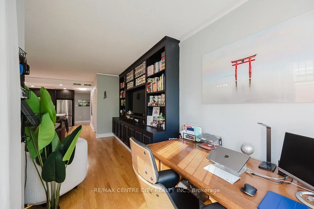 Photo 5 of Unit 401, 280 Queens Avenue S, London, East F — HOMEH