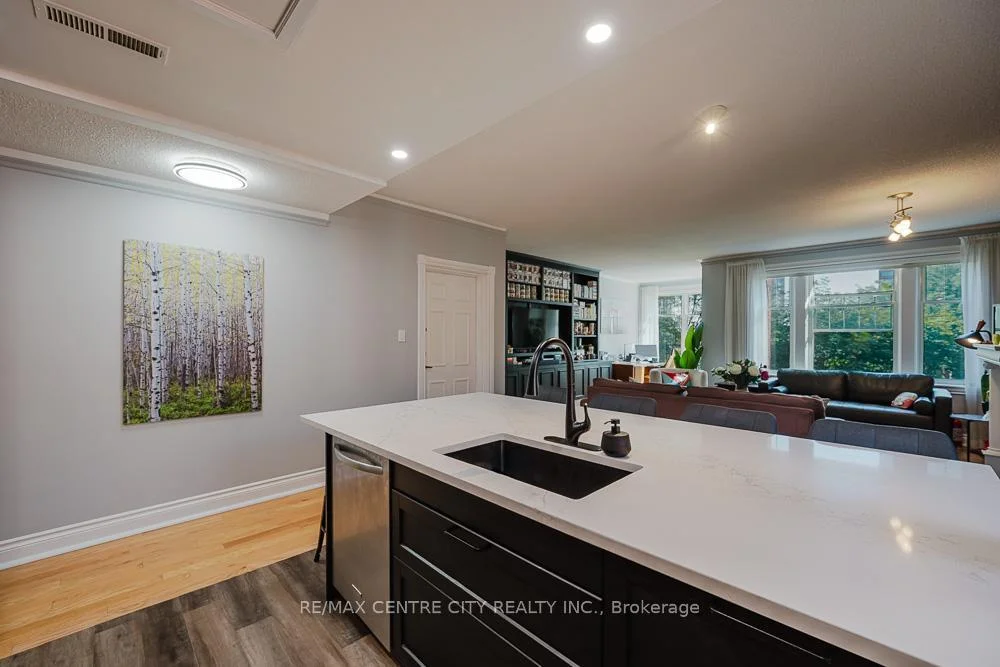 Photo 13 of Unit 401, 280 Queens Avenue S, London, East F — HOMEH