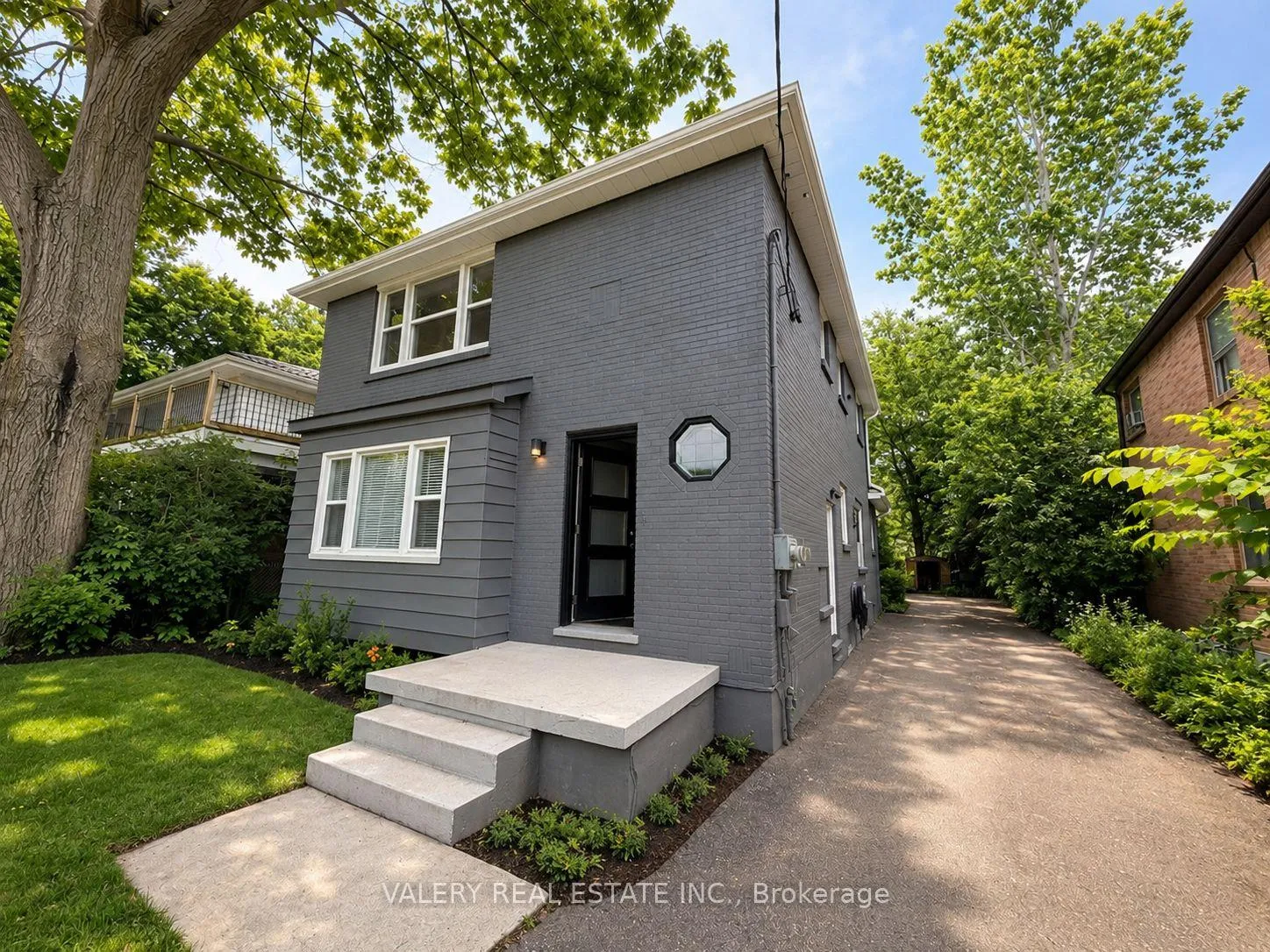 Front of Unit Main, 206 Barry Place