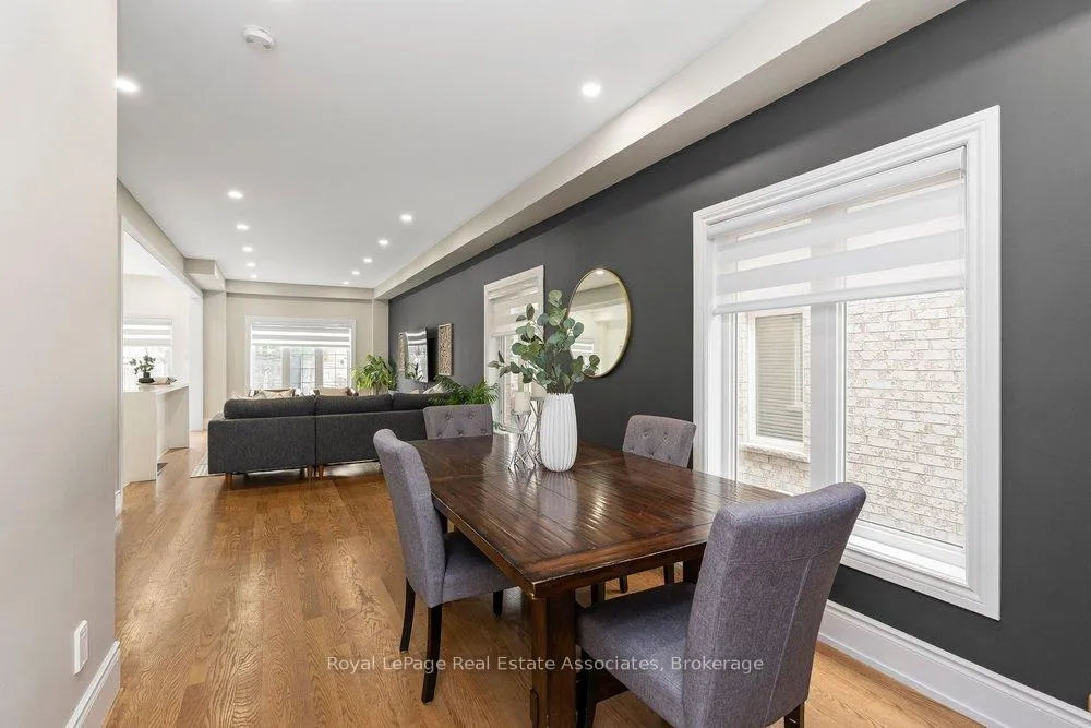 Photo 4 of 158 Gentile Circle, Vaughan, Elder Mills — HOMEH