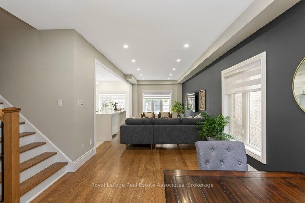 Photo 6 of 158 Gentile Circle, Vaughan, Elder Mills — HOMEH