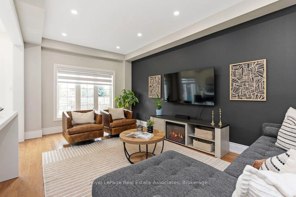 Photo 9 of 158 Gentile Circle, Vaughan, Elder Mills — HOMEH