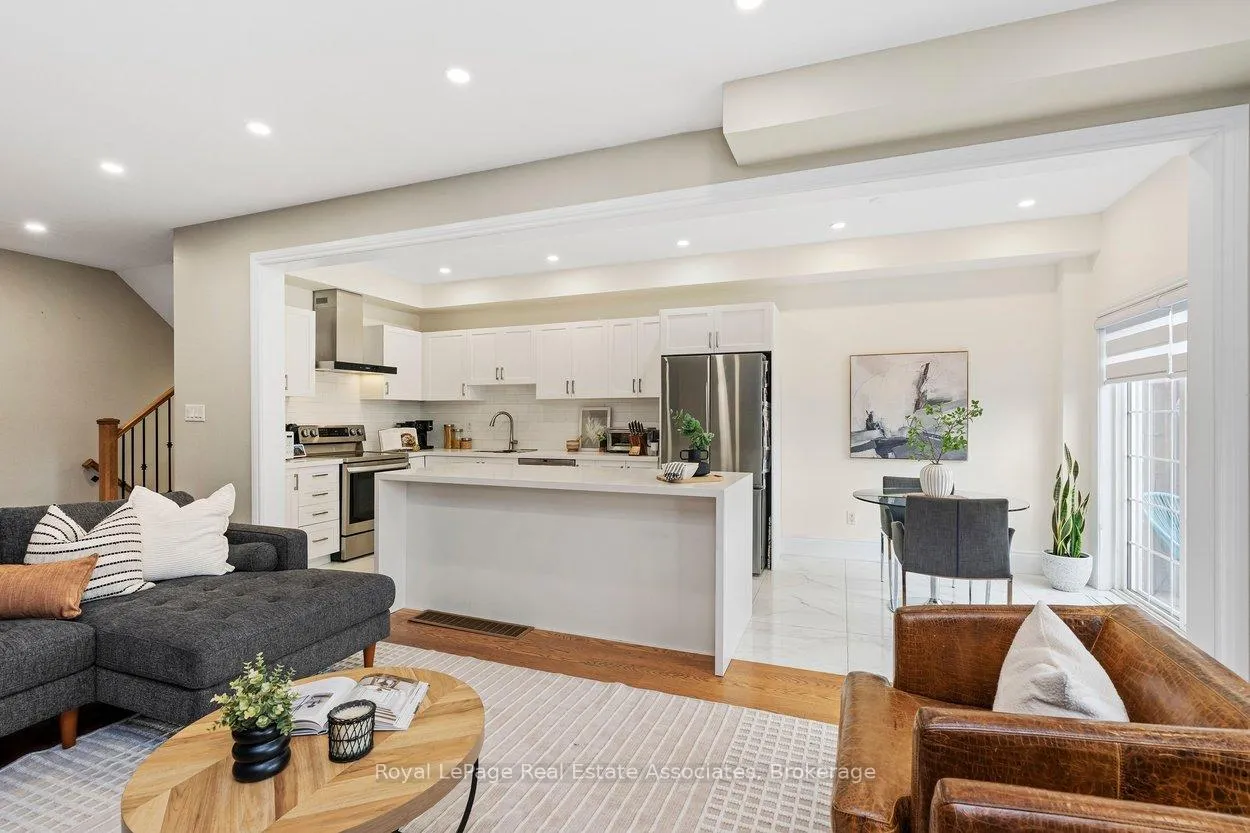 Photo 11 of 158 Gentile Circle, Vaughan, Elder Mills — HOMEH