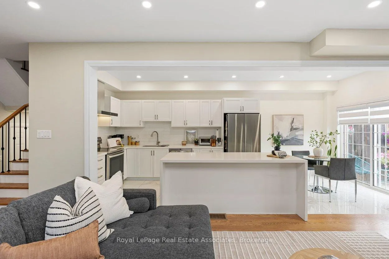 Photo 12 of 158 Gentile Circle, Vaughan, Elder Mills — HOMEH