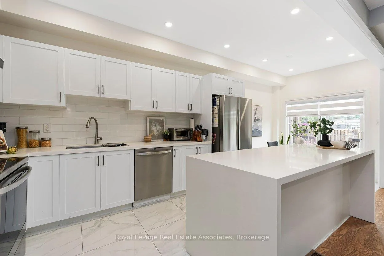 Photo 14 of 158 Gentile Circle, Vaughan, Elder Mills — HOMEH