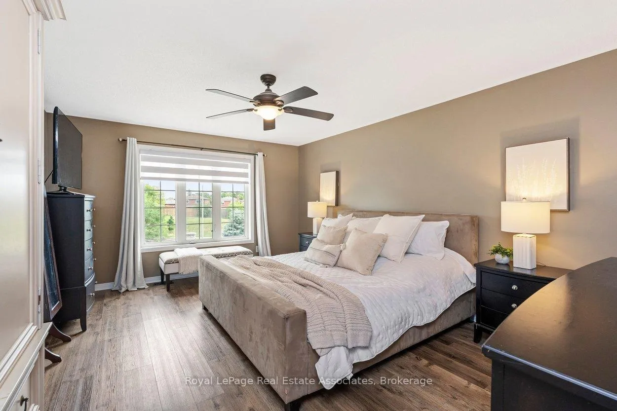 Photo 19 of 158 Gentile Circle, Vaughan, Elder Mills — HOMEH