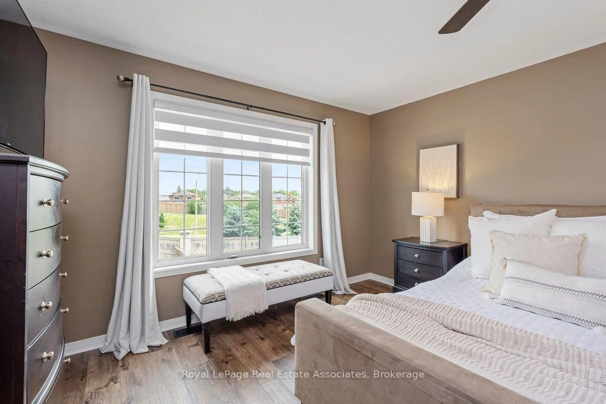 Photo 20 of 158 Gentile Circle, Vaughan, Elder Mills — HOMEH