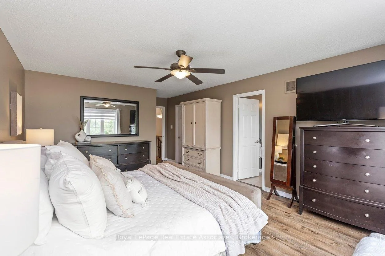 Photo 21 of 158 Gentile Circle, Vaughan, Elder Mills — HOMEH