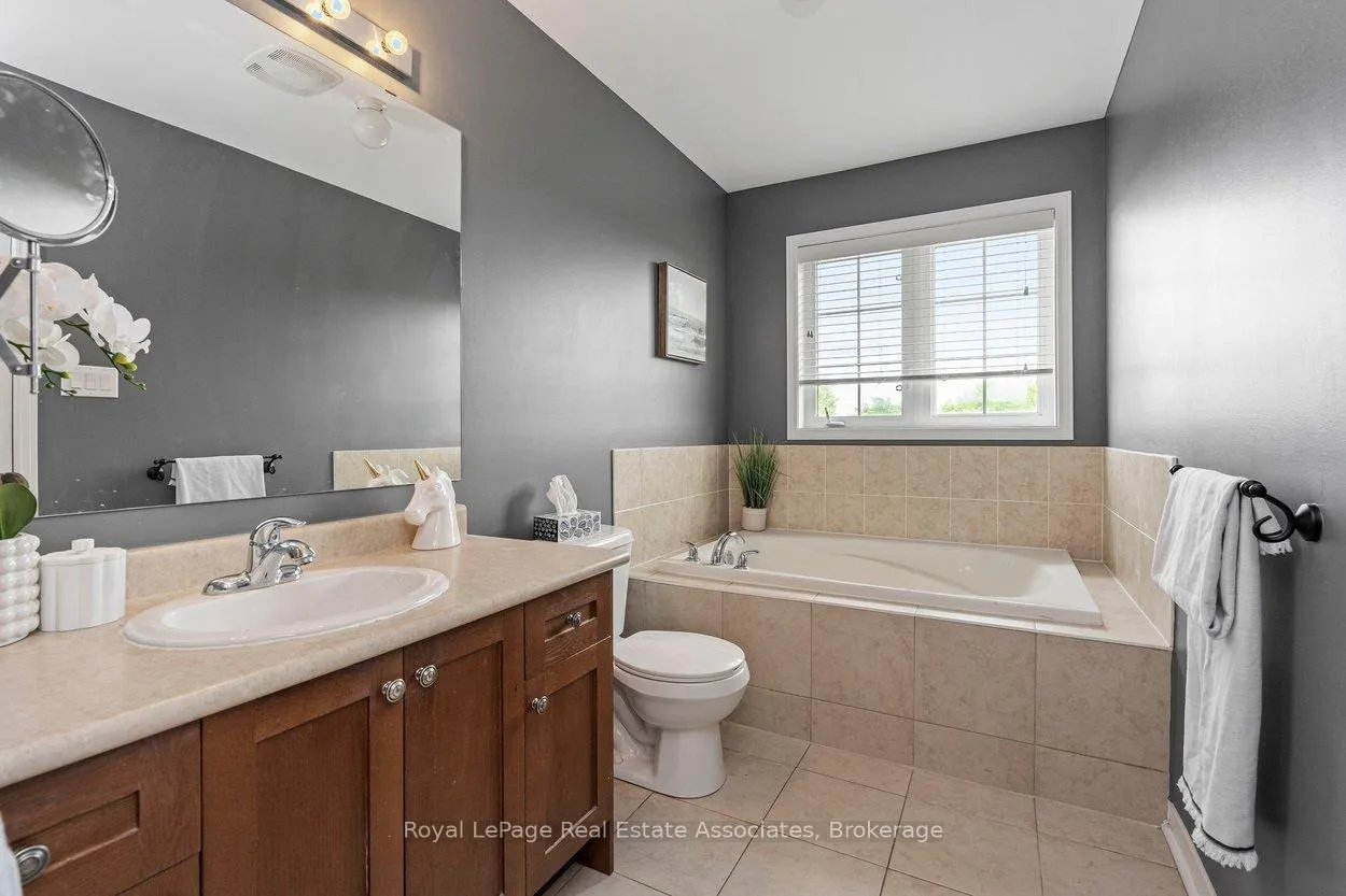 Photo 22 of 158 Gentile Circle, Vaughan, Elder Mills — HOMEH