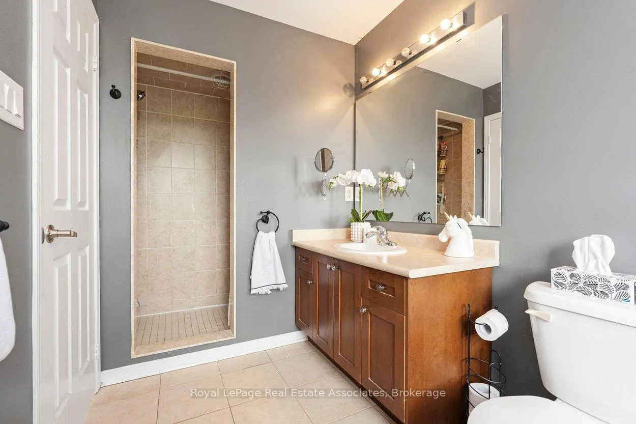 Photo 23 of 158 Gentile Circle, Vaughan, Elder Mills — HOMEH