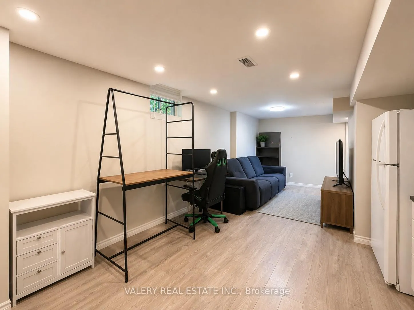 Photo 5 of Unit 1, 1141 Beaver Valley Crescent, Oshawa, Northglen — HOMEH