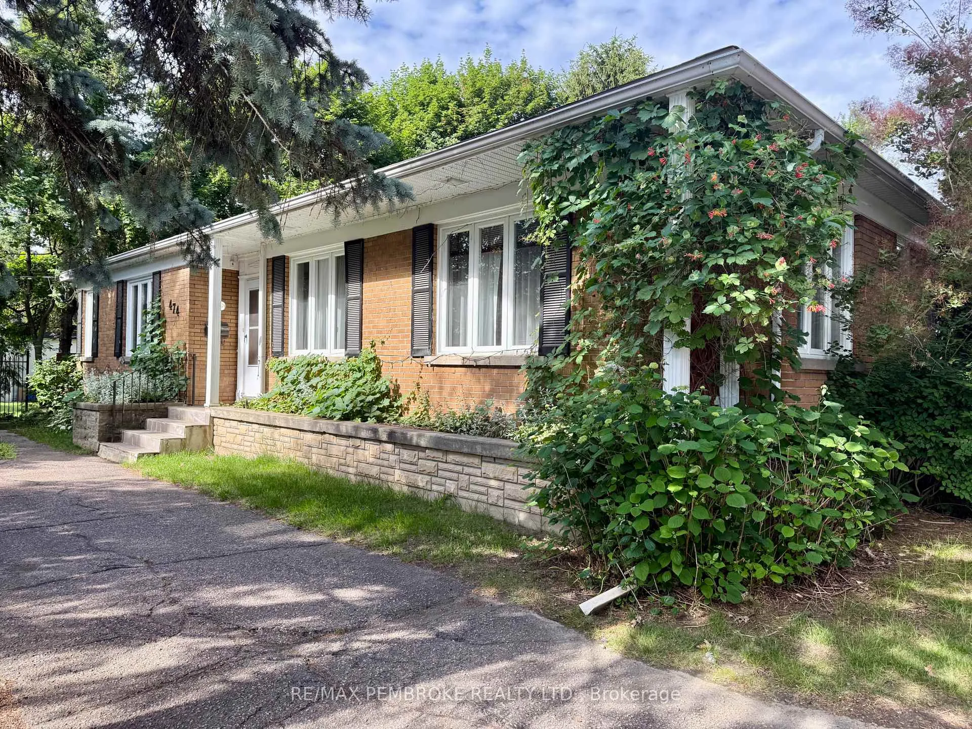 Photo 2 of 474 Fraser Street, Pembroke, Pembroke — HOMEH
