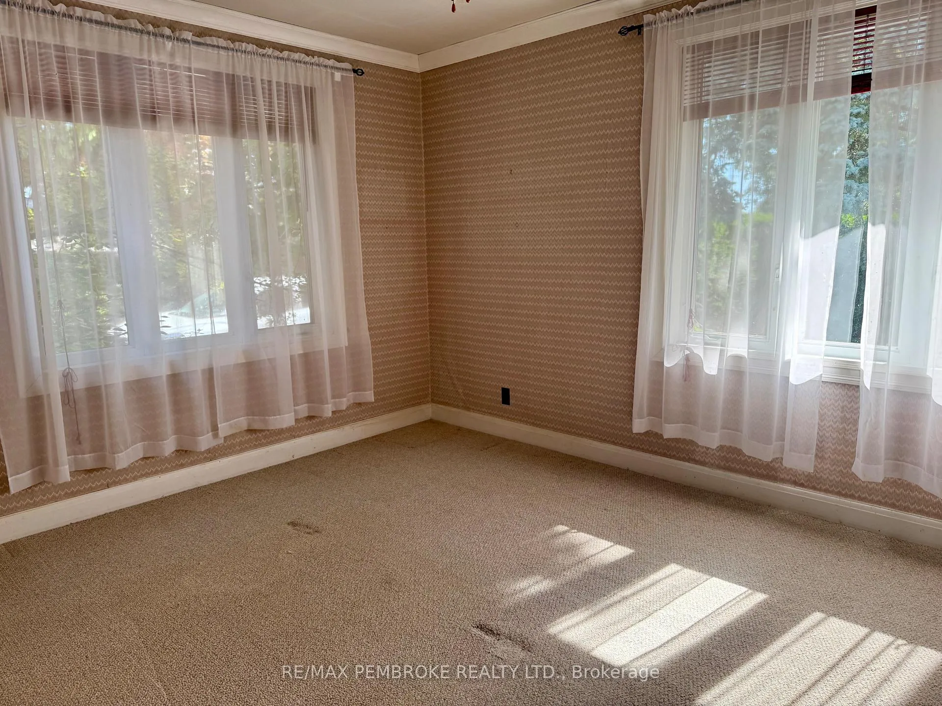 Photo 10 of 474 Fraser Street, Pembroke, Pembroke — HOMEH