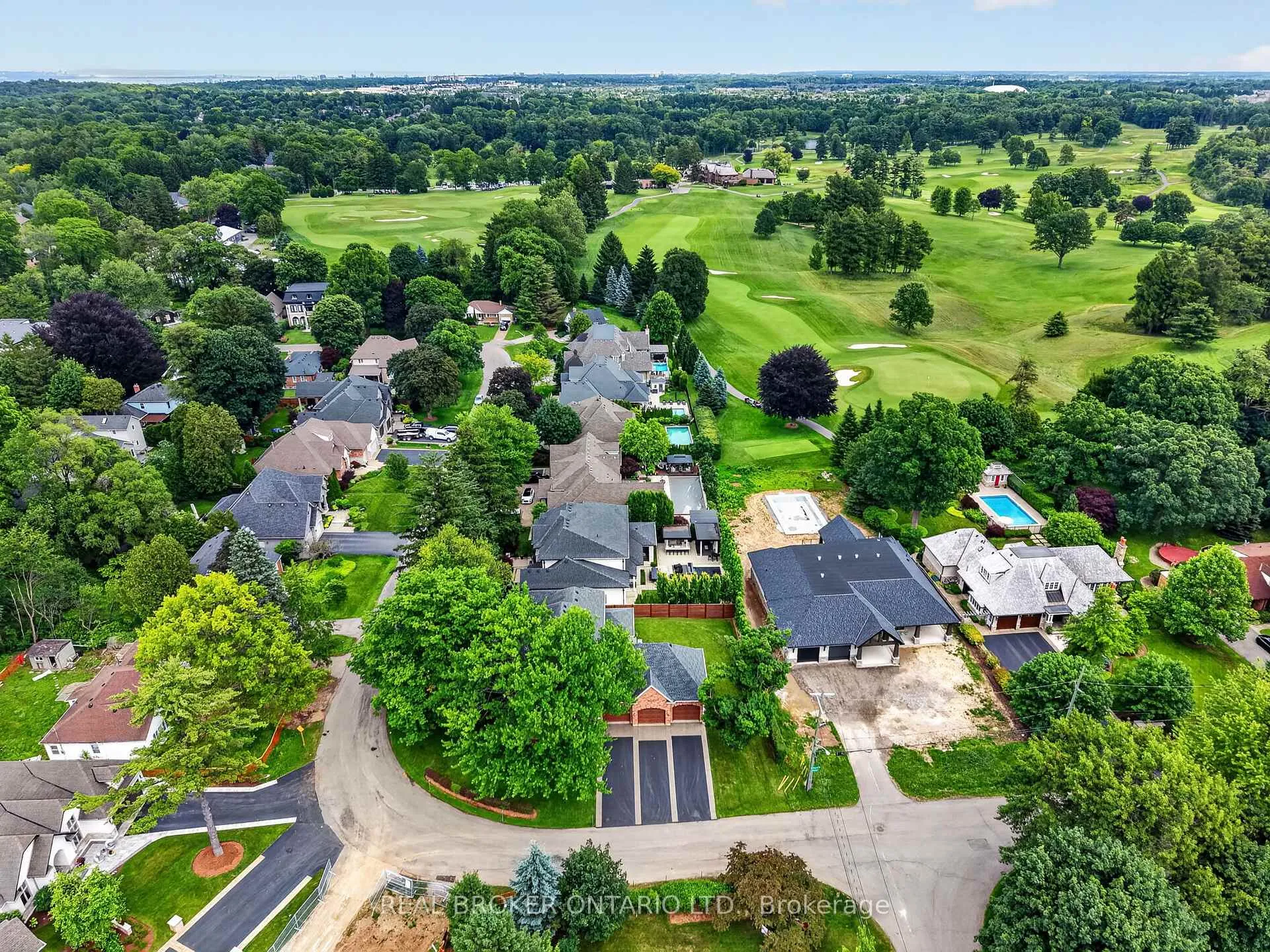 Photo 38 of 41 Cameron Drive, Hamilton, Ancaster — HOMEH