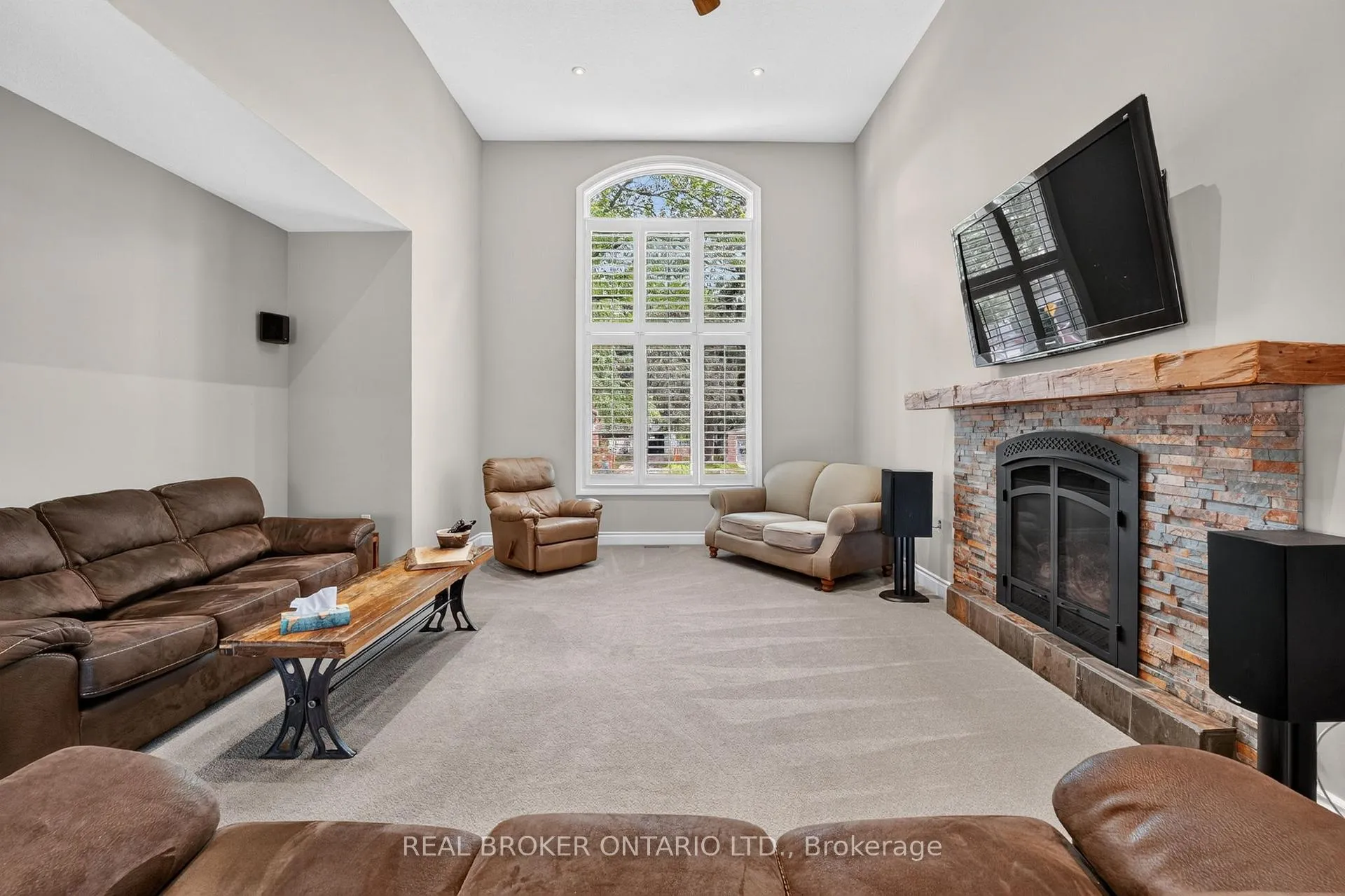 Photo 3 of 41 Cameron Drive, Hamilton, Ancaster — HOMEH