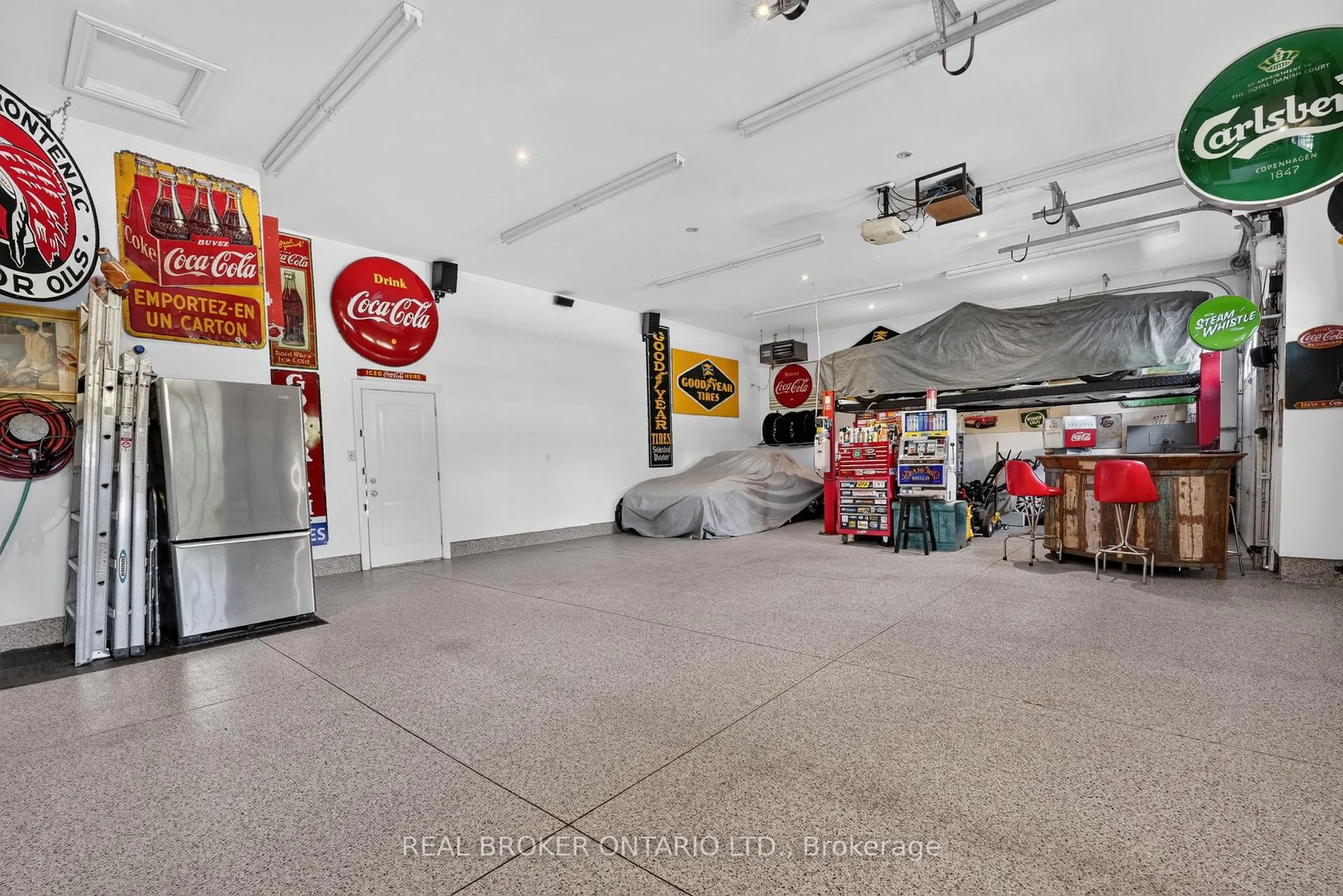 Photo 4 of 41 Cameron Drive, Hamilton, Ancaster — HOMEH