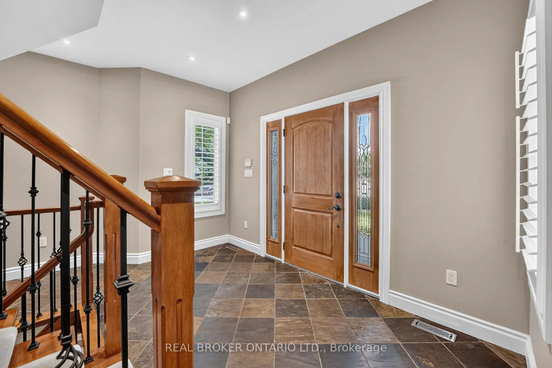Photo 10 of 41 Cameron Drive, Hamilton, Ancaster — HOMEH