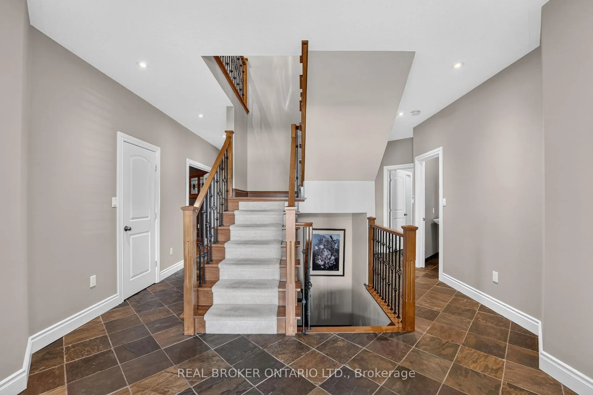 Photo 11 of 41 Cameron Drive, Hamilton, Ancaster — HOMEH