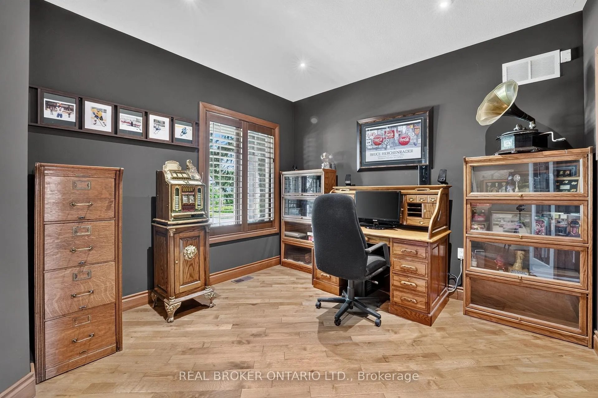 Photo 12 of 41 Cameron Drive, Hamilton, Ancaster — HOMEH