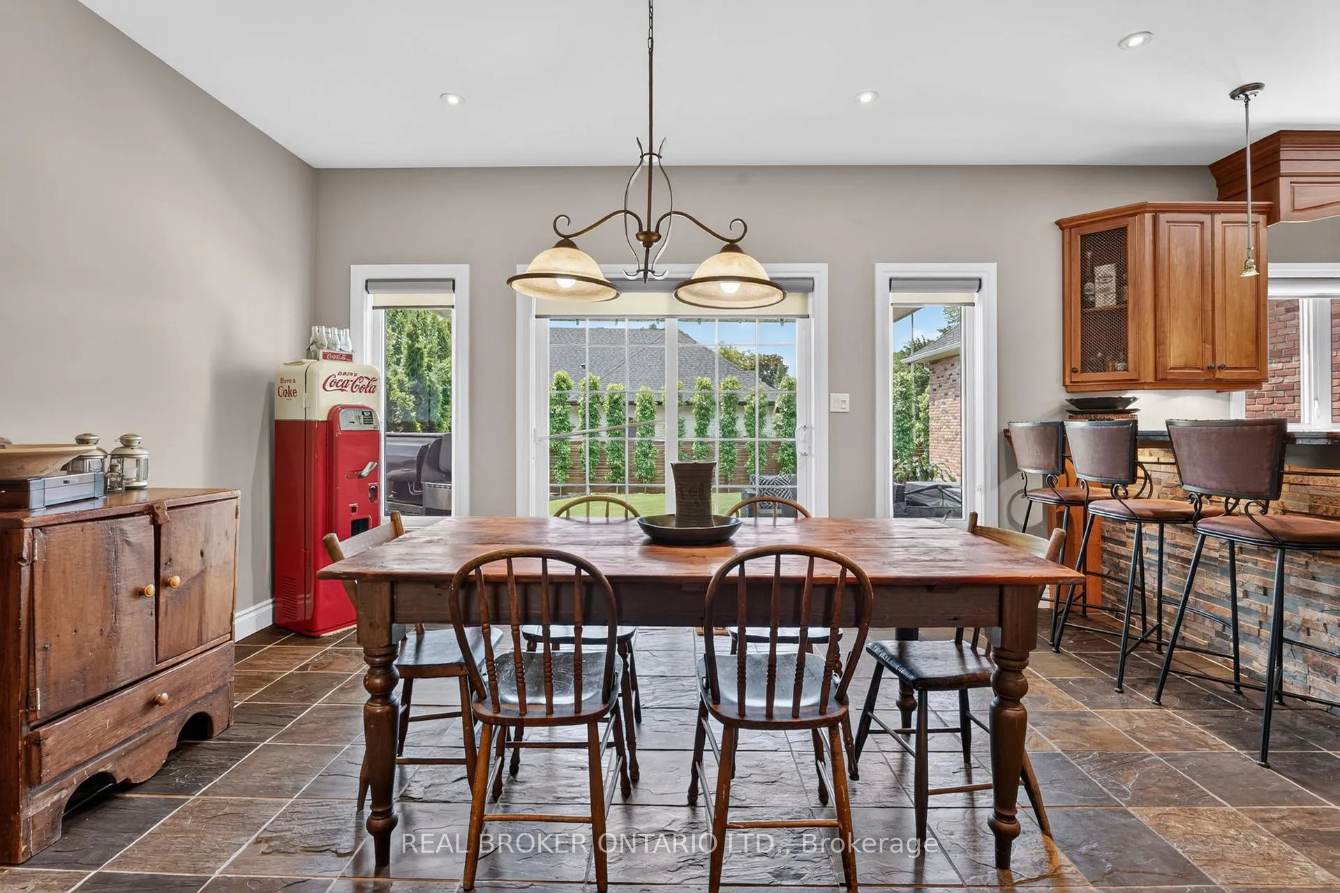 Photo 13 of 41 Cameron Drive, Hamilton, Ancaster — HOMEH