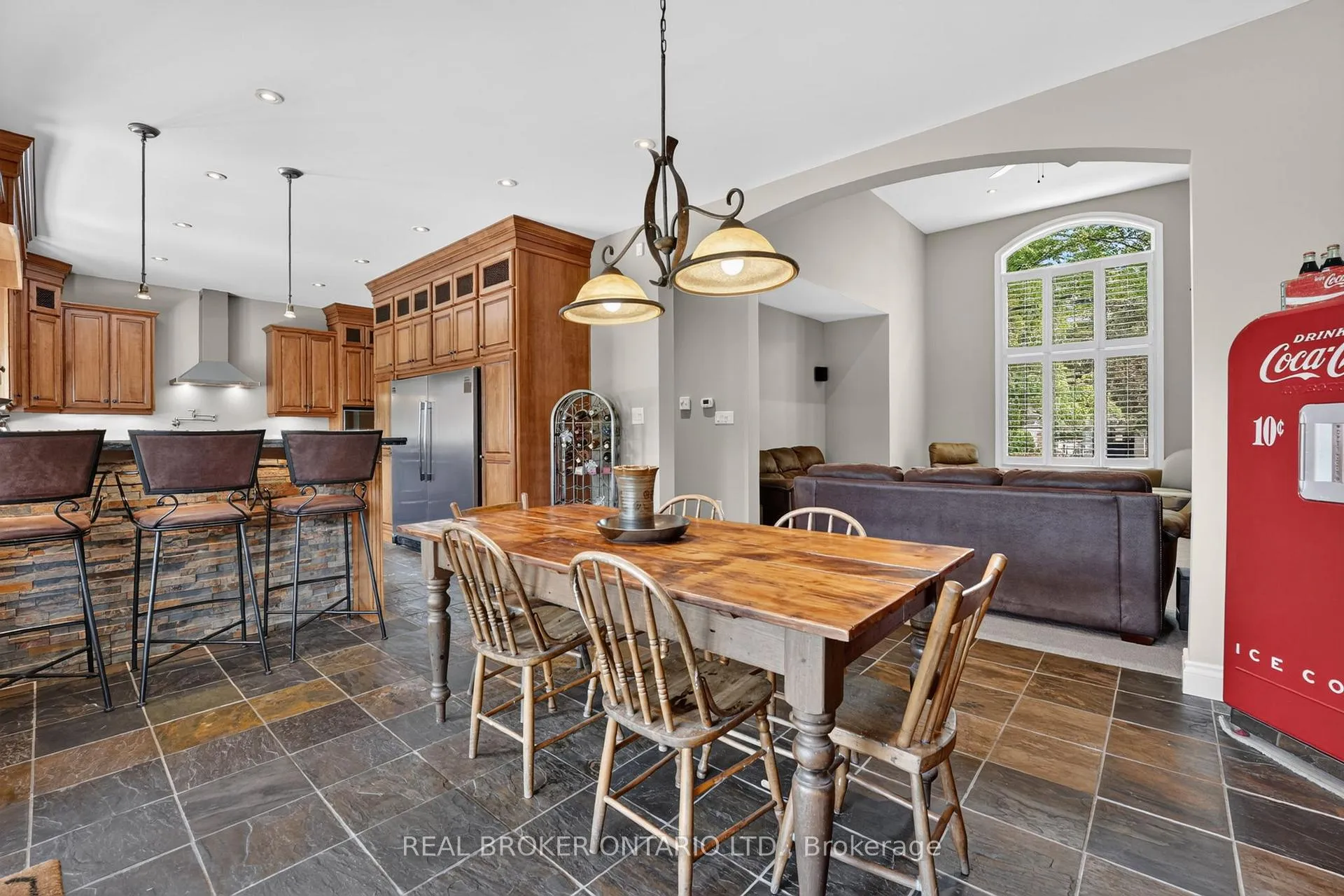 Photo 17 of 41 Cameron Drive, Hamilton, Ancaster — HOMEH