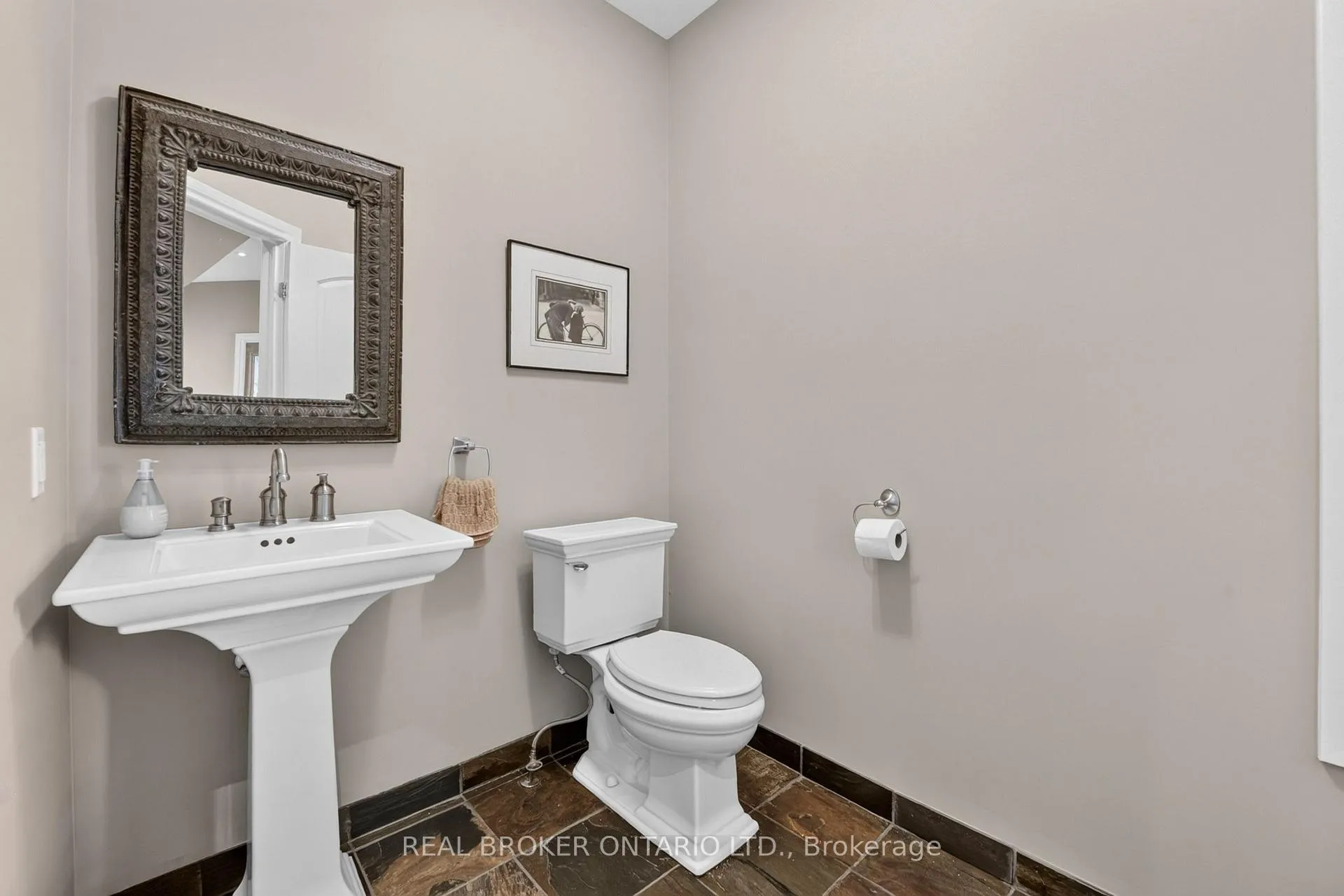 Photo 20 of 41 Cameron Drive, Hamilton, Ancaster — HOMEH