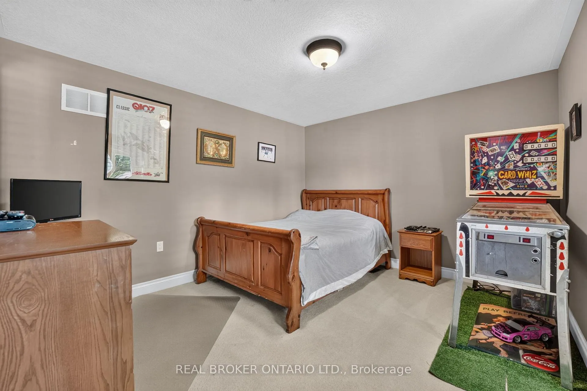 Photo 40 of 41 Cameron Drive, Hamilton, Ancaster — HOMEH