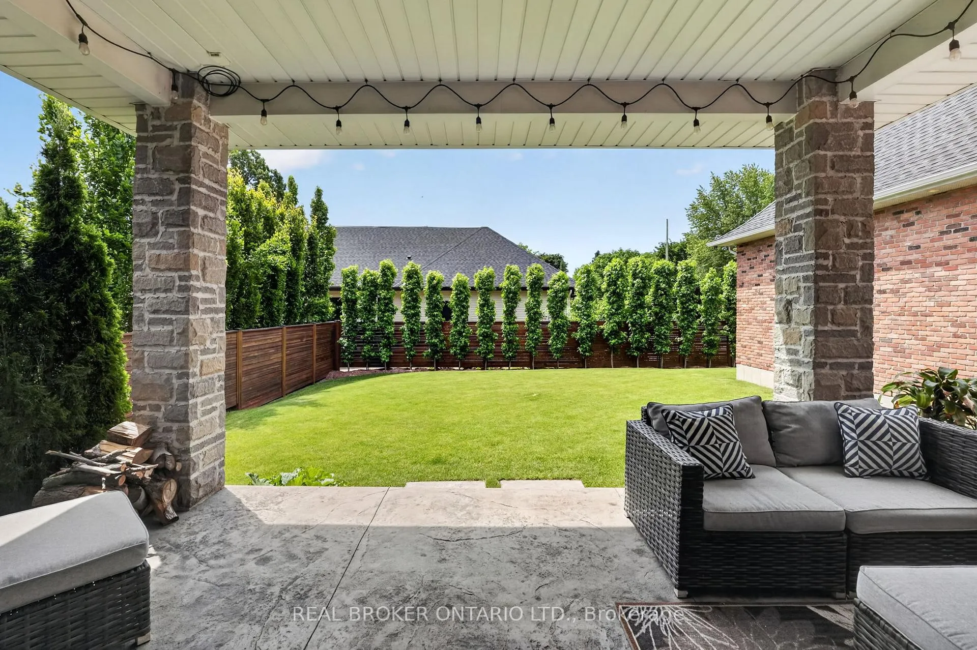 Photo 31 of 41 Cameron Drive, Hamilton, Ancaster — HOMEH