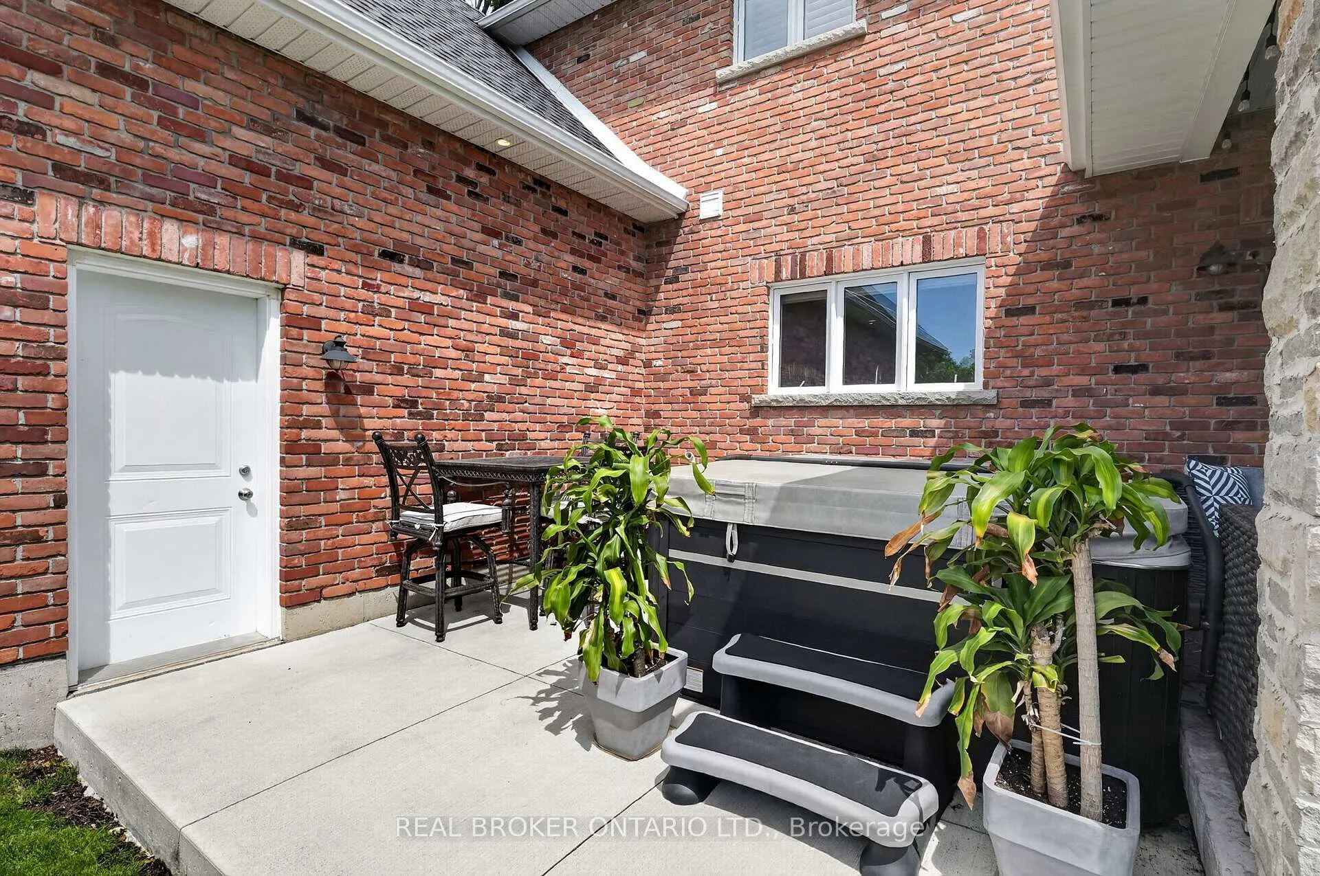 Photo 33 of 41 Cameron Drive, Hamilton, Ancaster — HOMEH