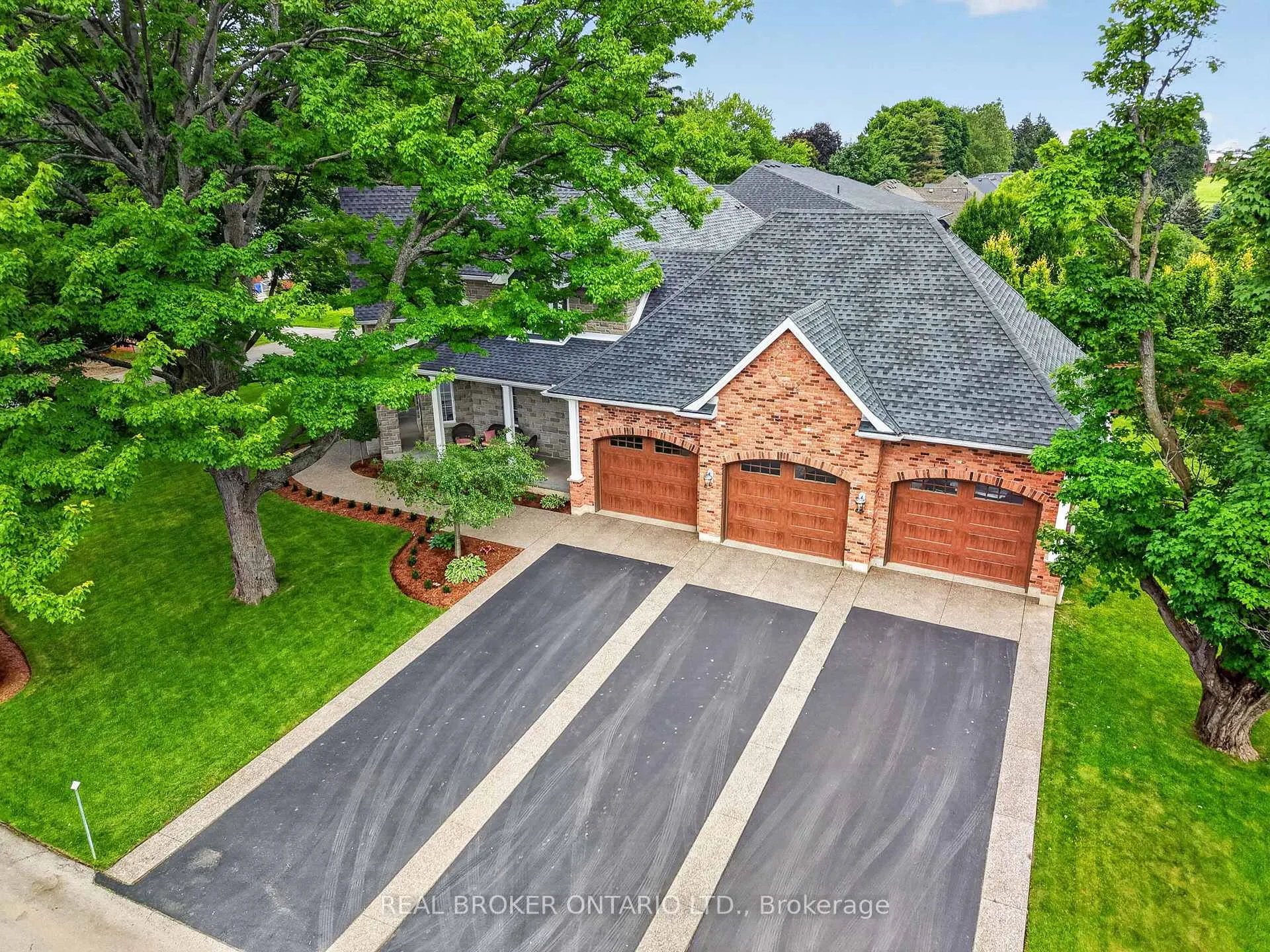 Photo 35 of 41 Cameron Drive, Hamilton, Ancaster — HOMEH