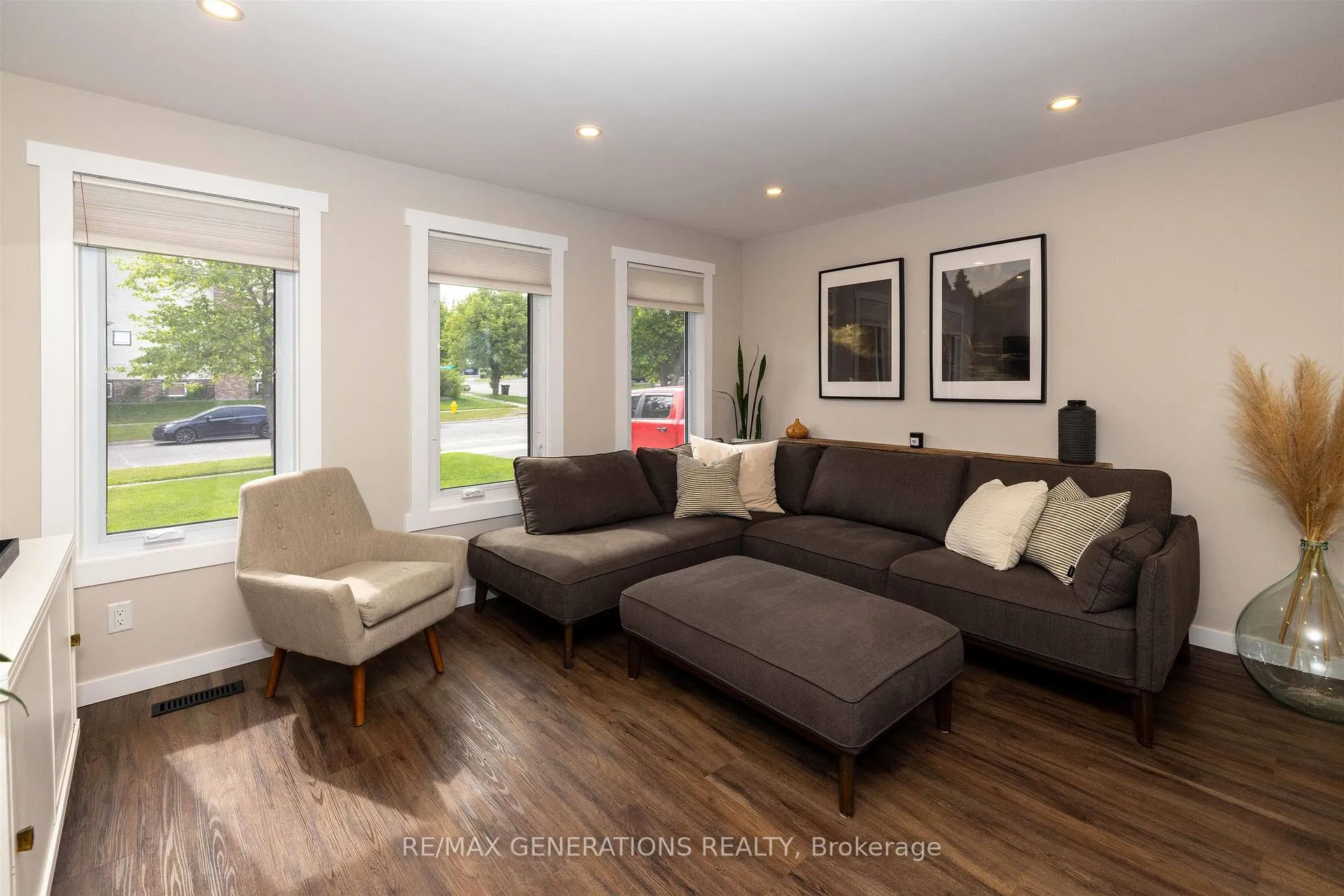 Photo 2 of 212 Downing Street, Thunder Bay, Dawson Heights — HOMEH