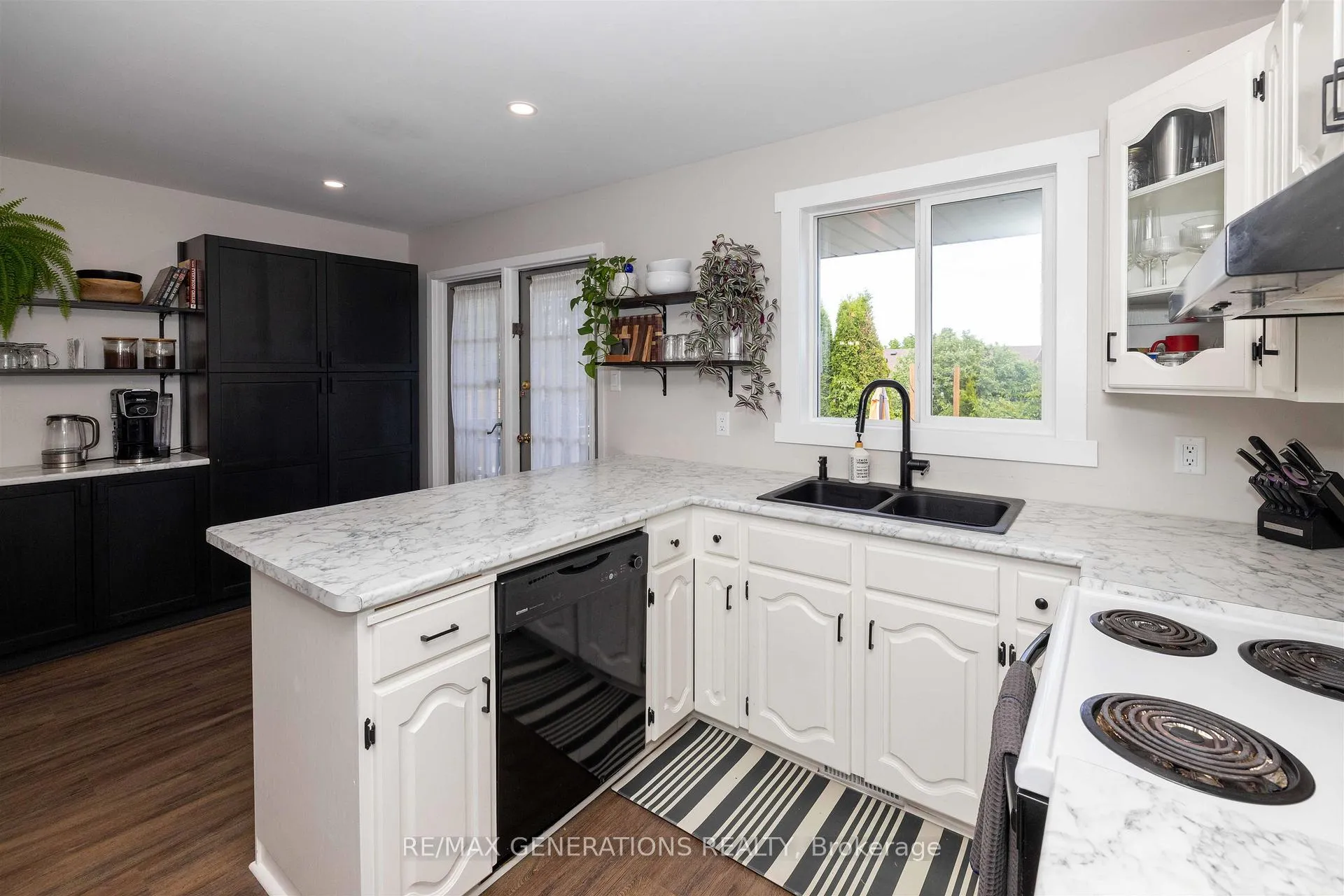 Photo 9 of 212 Downing Street, Thunder Bay, Dawson Heights — HOMEH