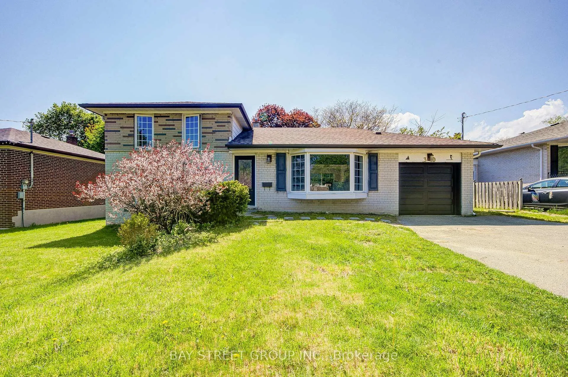 Photo 3 of 30 Alanadale Avenue, Markham, Bullock — HOMEH