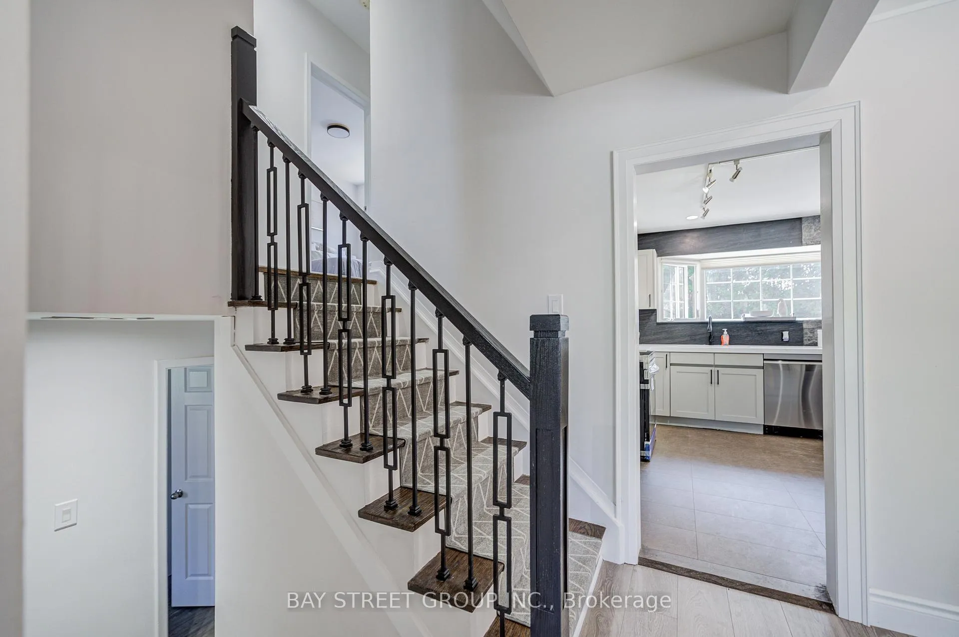 Photo 6 of 30 Alanadale Avenue, Markham, Bullock — HOMEH