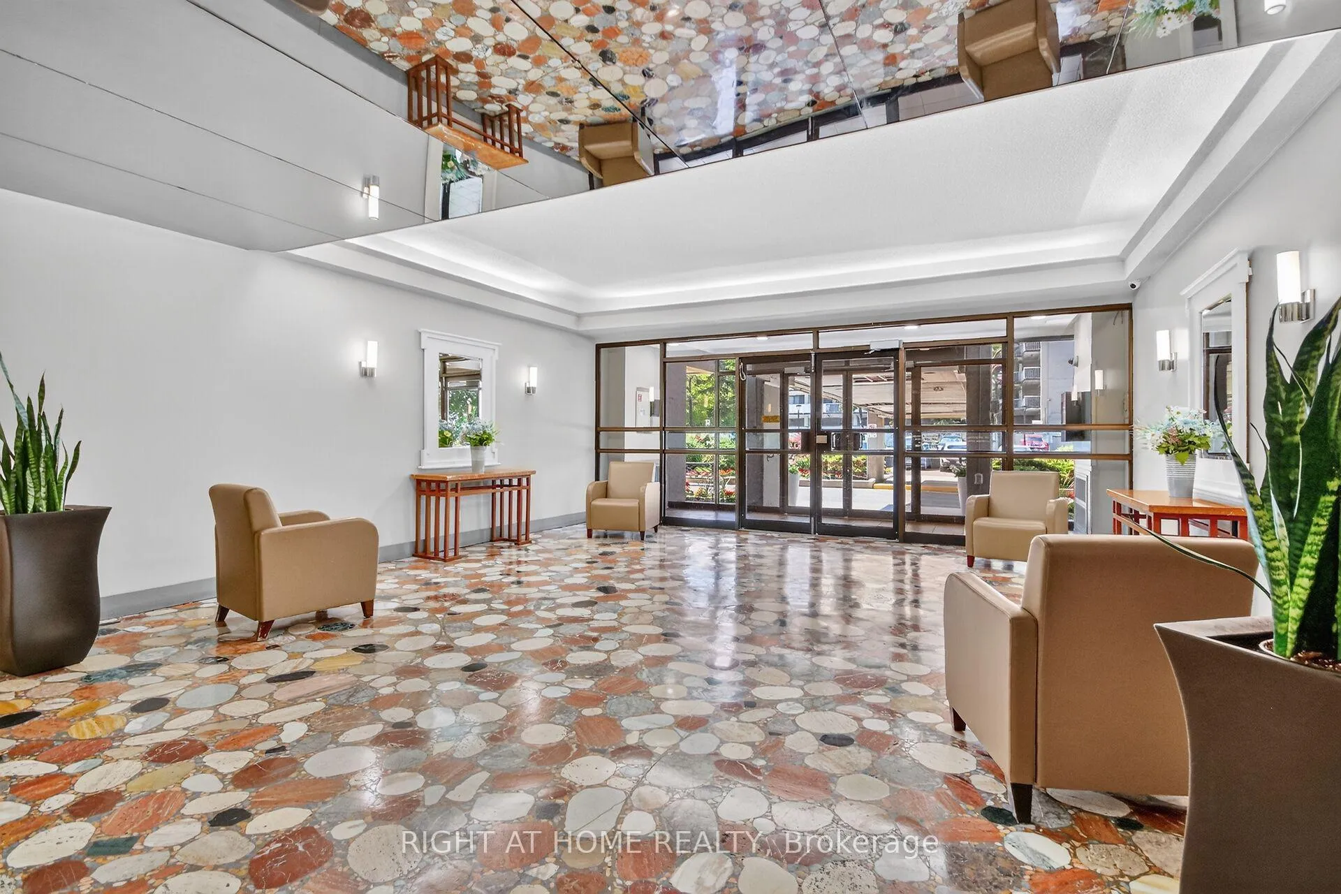 Photo 2 of Unit 2204, 1785 Riverside Drive, Ottawa, Riverview Park — HOMEH
