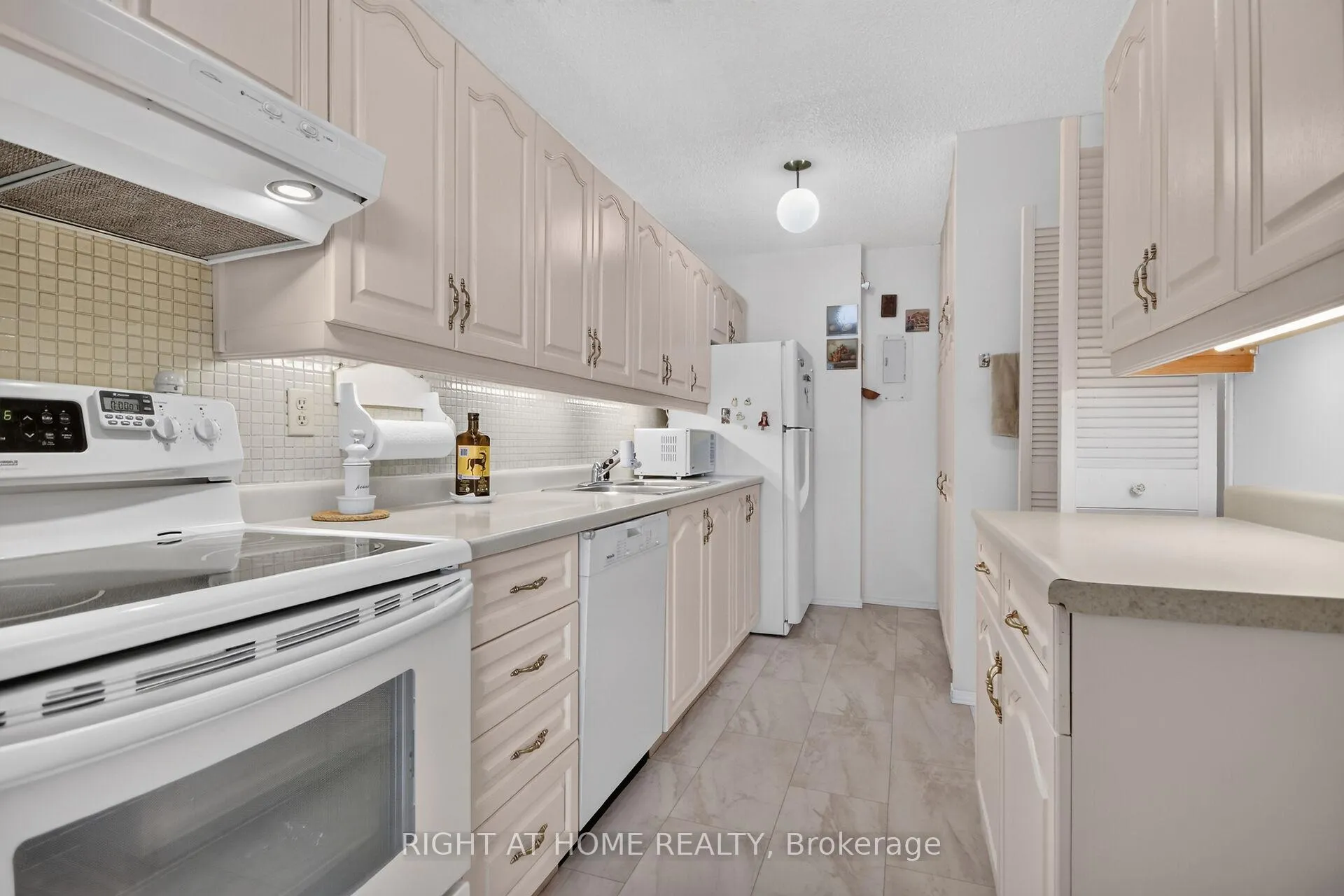 Photo 12 of Unit 2204, 1785 Riverside Drive, Ottawa, Riverview Park — HOMEH