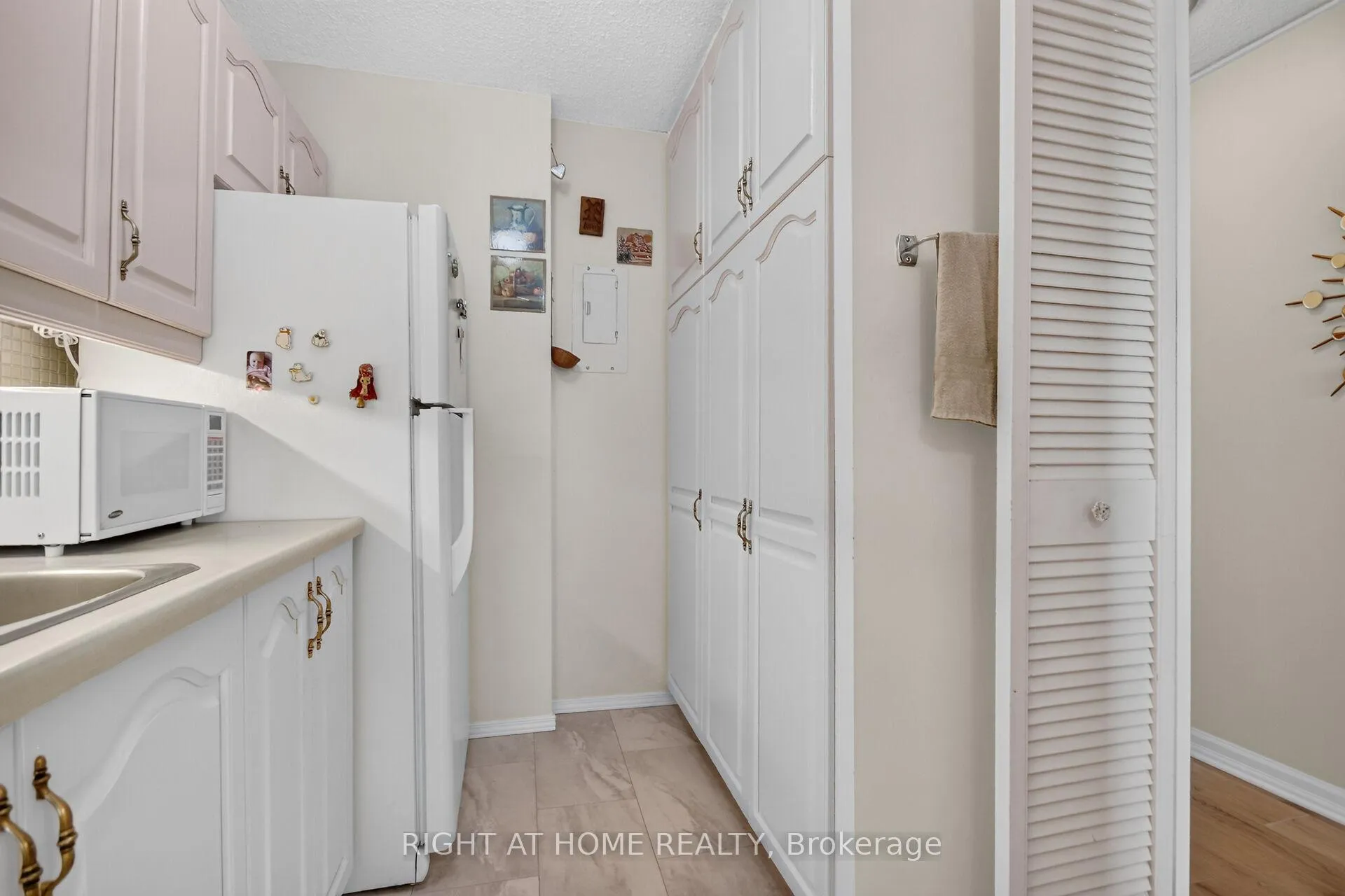 Photo 13 of Unit 2204, 1785 Riverside Drive, Ottawa, Riverview Park — HOMEH