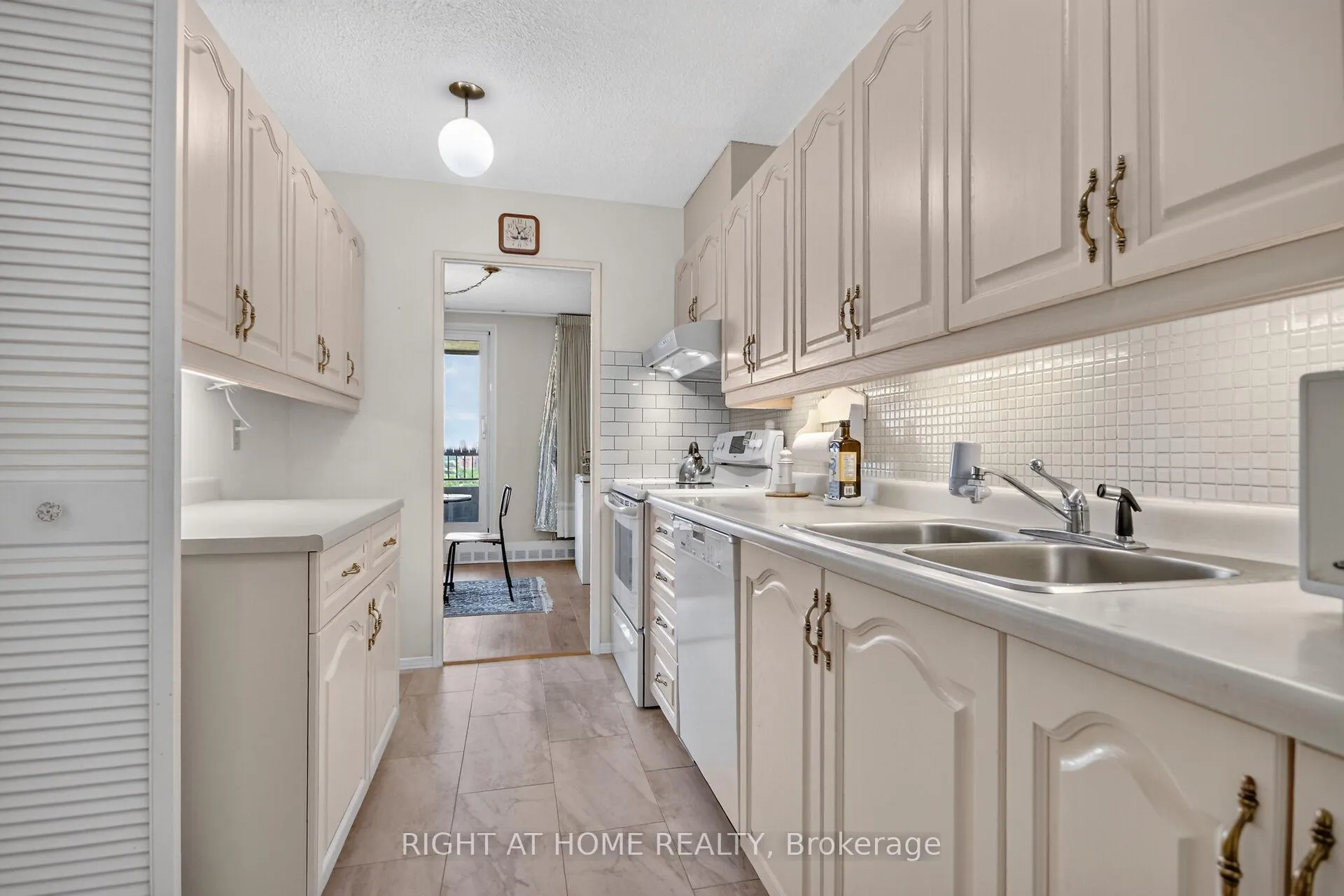 Photo 14 of Unit 2204, 1785 Riverside Drive, Ottawa, Riverview Park — HOMEH