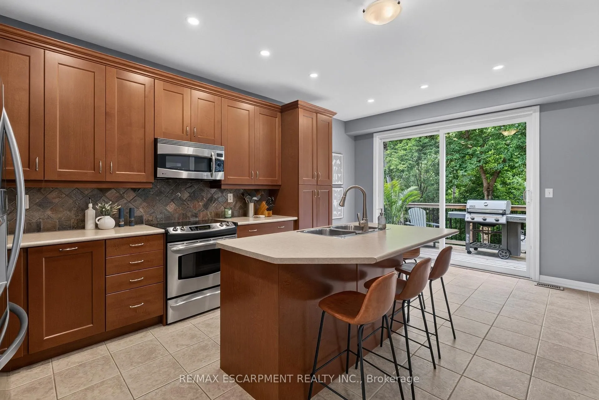 Photo 6 of 3220 Steeplechase Drive, Burlington, Alton — HOMEH