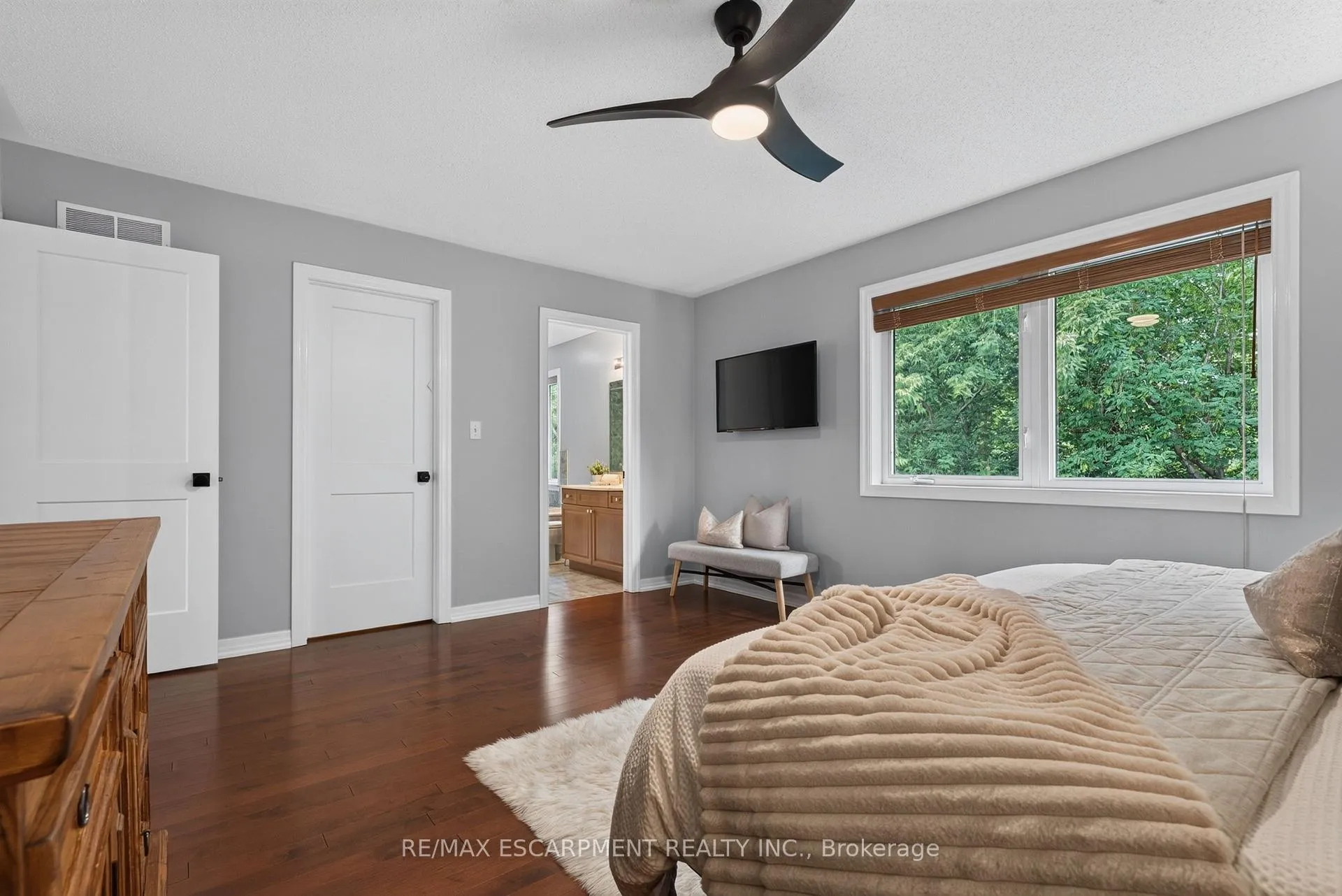 Photo 12 of 3220 Steeplechase Drive, Burlington, Alton — HOMEH