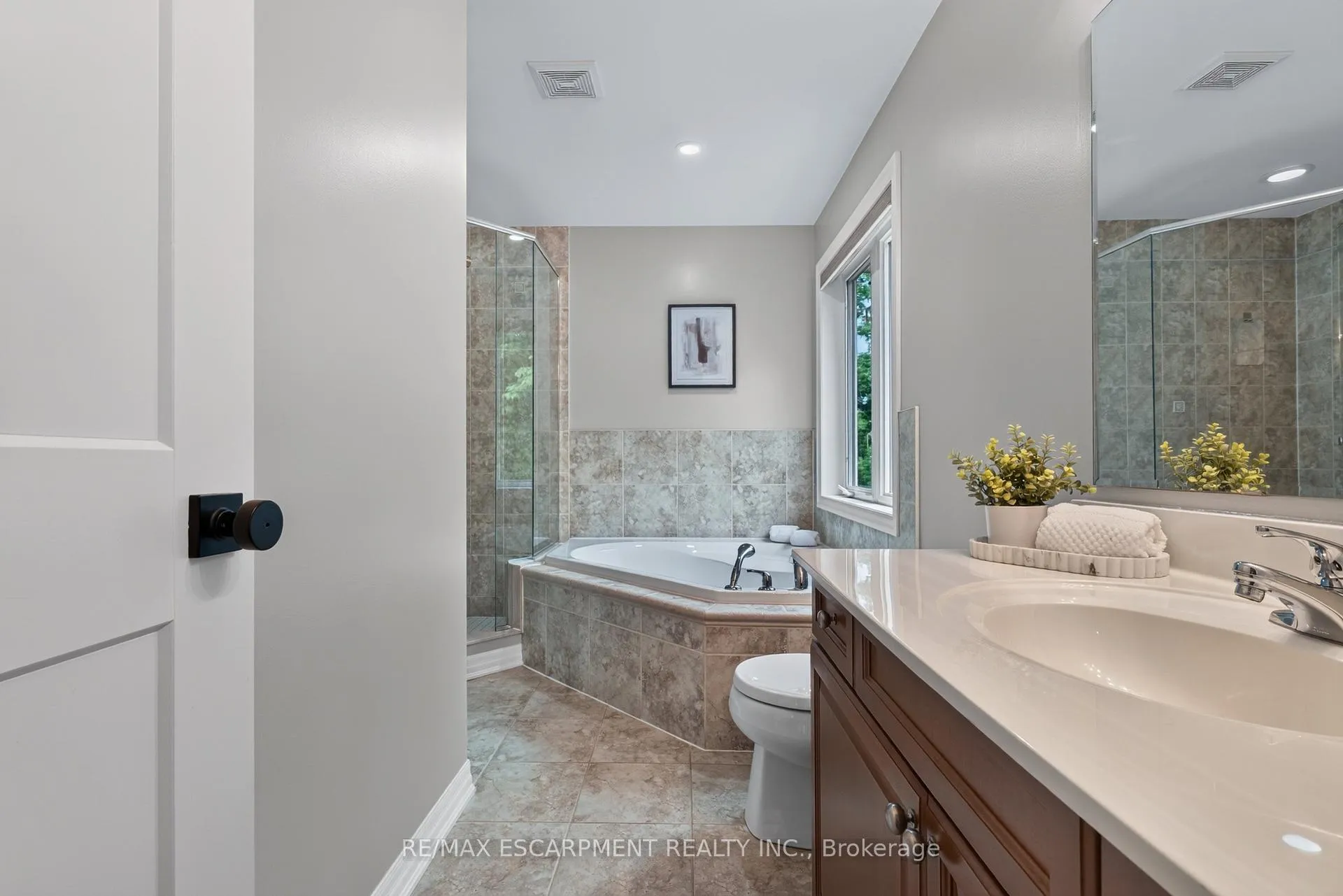 Photo 16 of 3220 Steeplechase Drive, Burlington, Alton — HOMEH