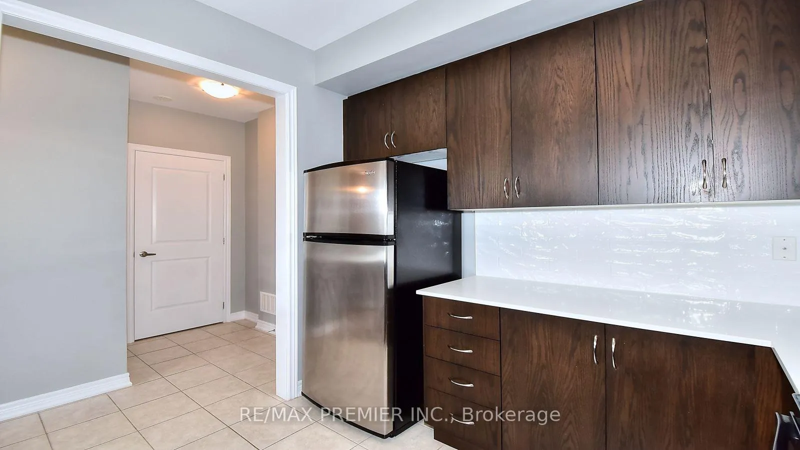 Photo 5 of Unit 10, 105 Kayla Crescent, Vaughan, Maple — HOMEH