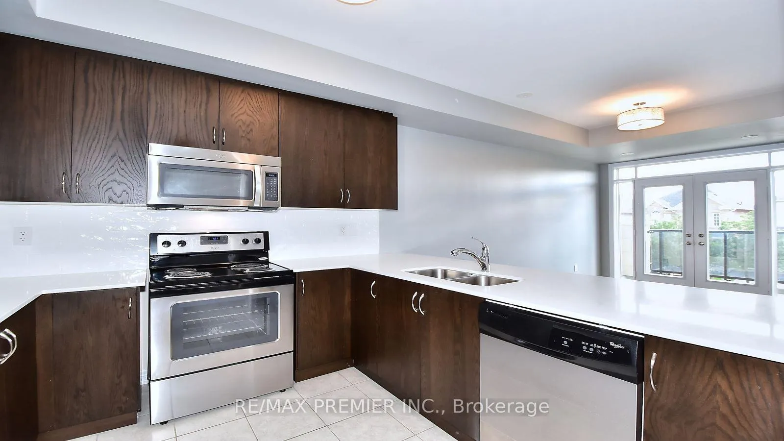 Photo 6 of Unit 10, 105 Kayla Crescent, Vaughan, Maple — HOMEH